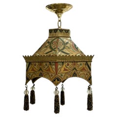 Paire de luminaires vintage en tole peinte aux motifs d'arabesques, vendus à l'unité