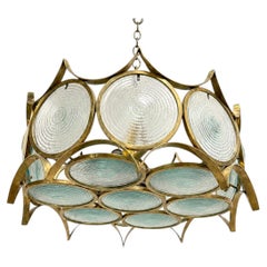 Une paire de luminaires « Moderne » en verre convexe et bronze. Vendu individuellement