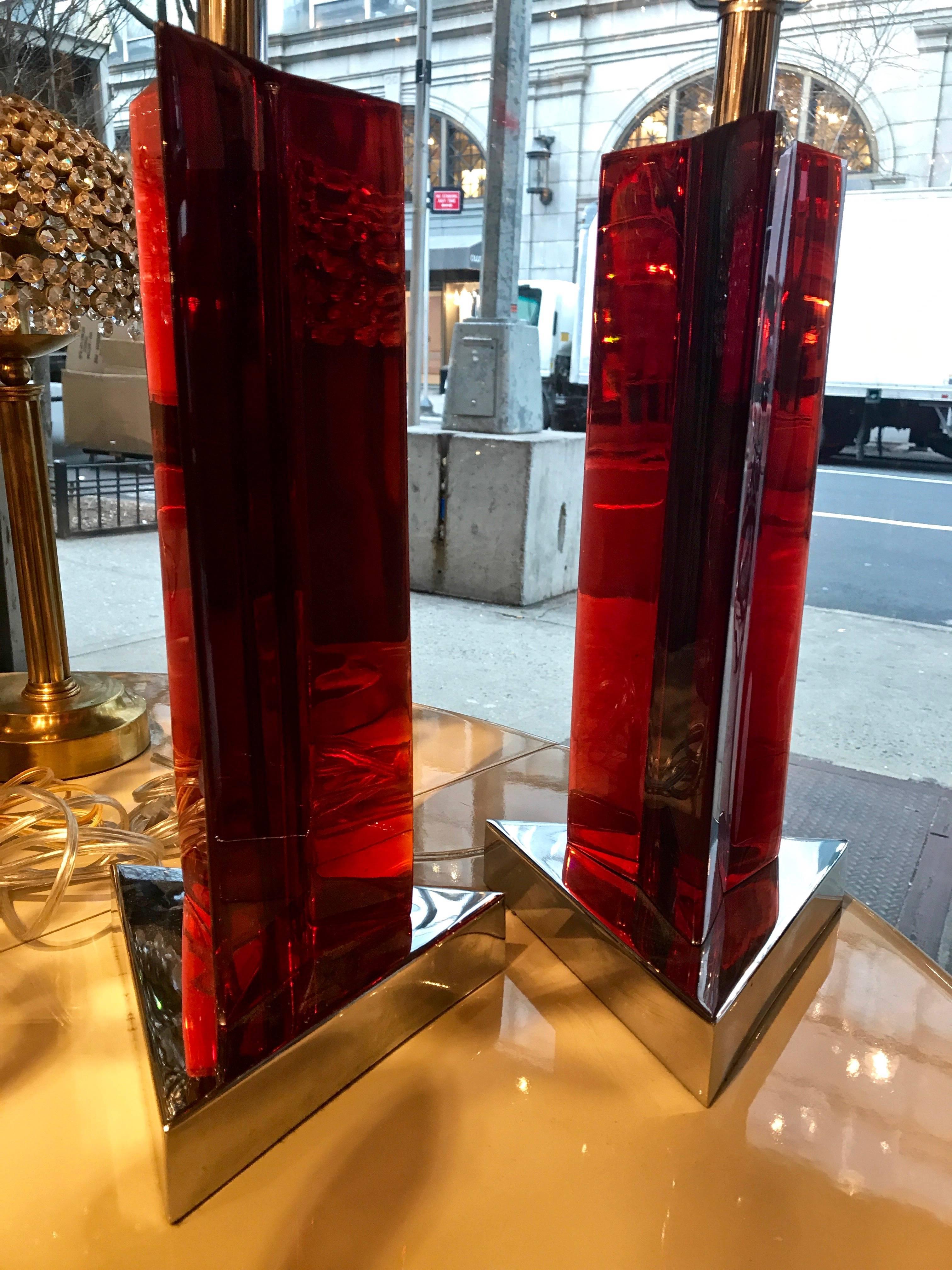 Pair of Red Lucite Table Lamps In Excellent Condition For Sale In New York, NY