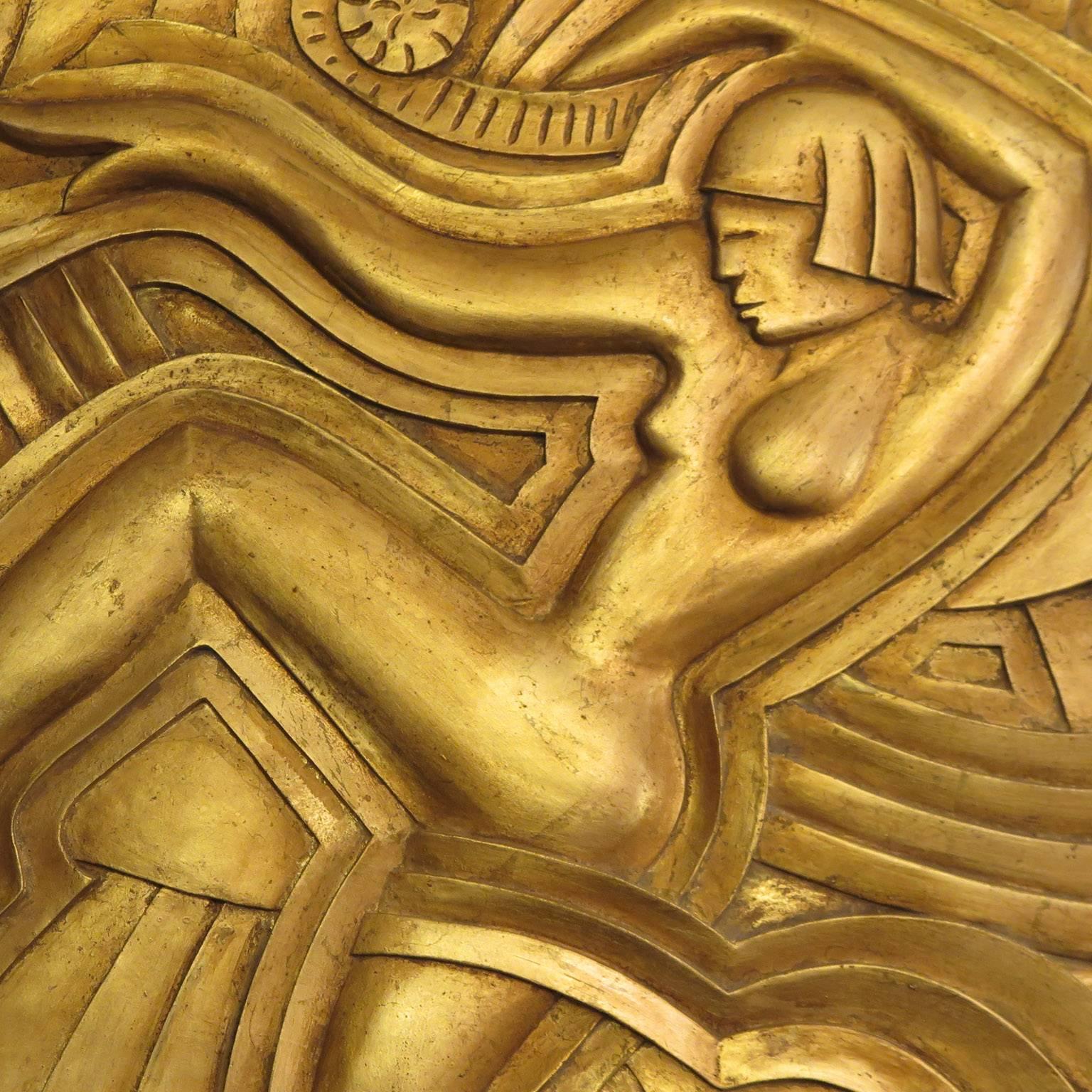 Art Deco Handgeschnitztes Relief in Blattgold (amerikanisch) im Angebot