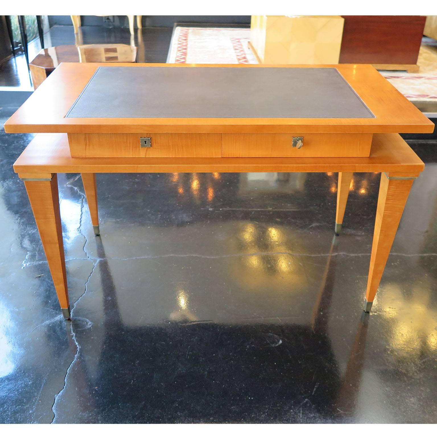 Moderner Schreibtisch aus Ahorn und Kirschbaumholz aus der Mitte des Jahrhunderts (Moderne der Mitte des Jahrhunderts) im Angebot