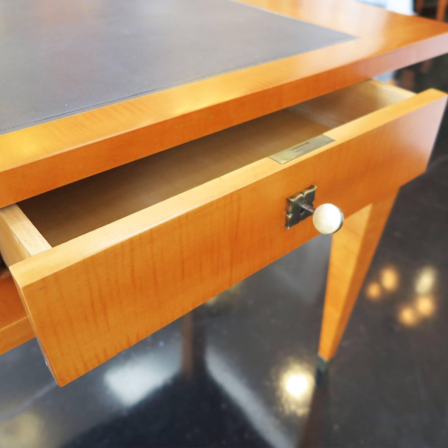 Mid-Century Modern Maple and Cherrywood Desk In Excellent Condition For Sale In Los Angeles, CA