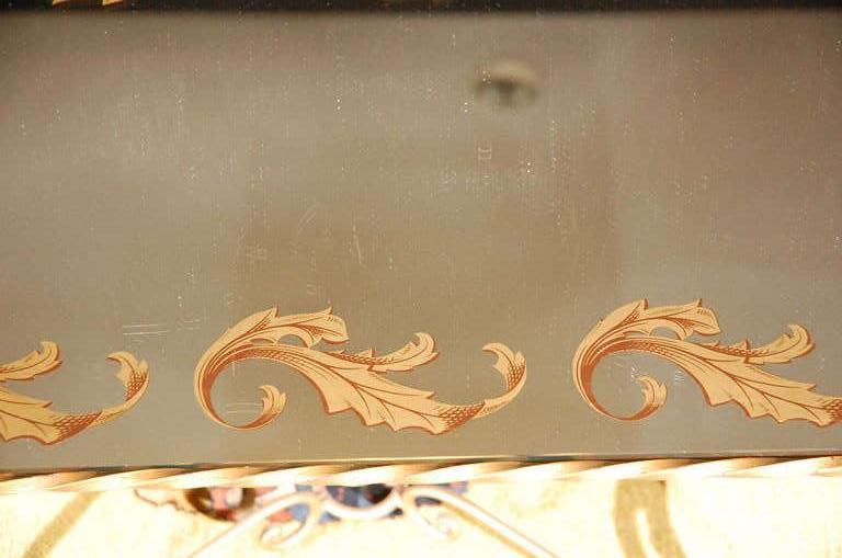 Table basse en fer forgé à la feuille d'or et plateau en miroir, France, vers les années 1930 Bon état - En vente à Los Angeles, CA