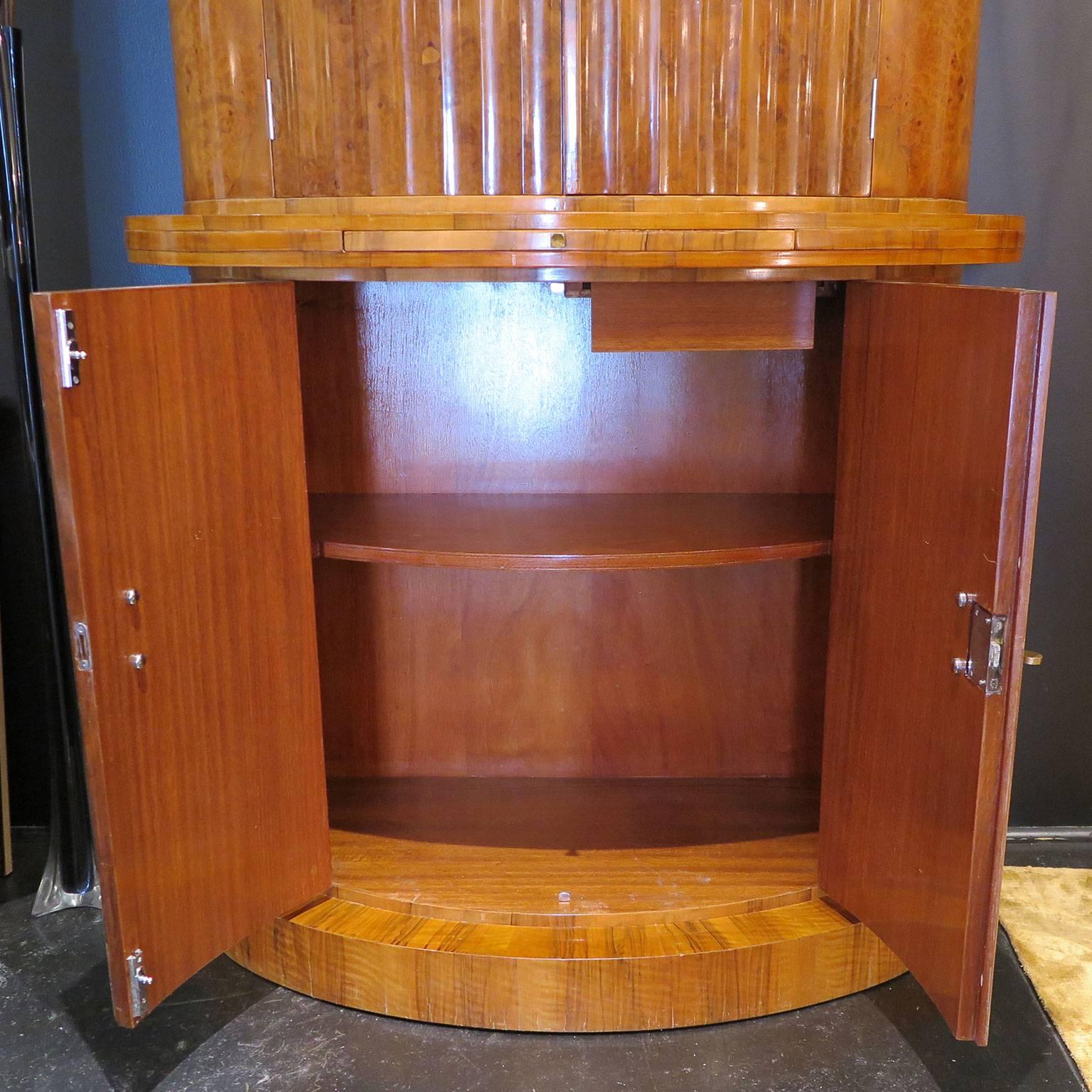 Tall Art Deco Bar in Elm Burl, England, circa 1940s In Good Condition In Los Angeles, CA