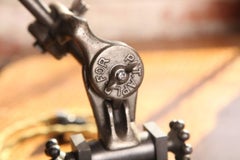 Lampada da scrivania industriale, in ghisa e acciaio, regolabile