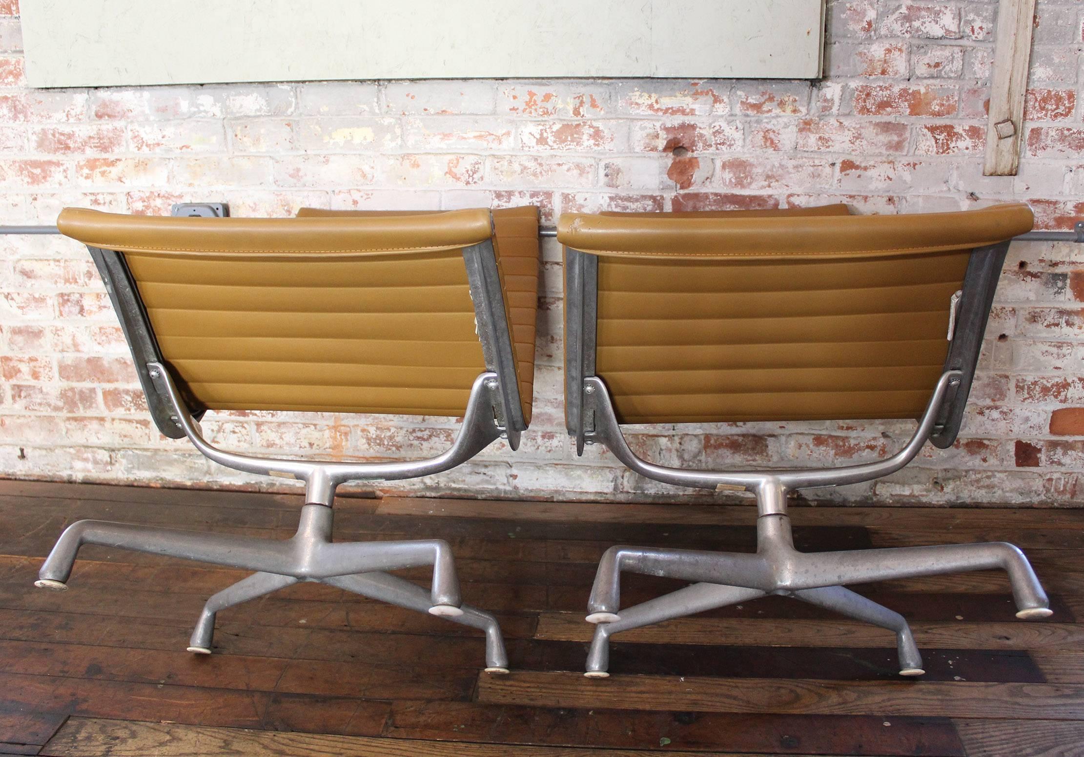 North American Authentic EA33 Eames Aluminum Group Lounge Chair for Herman Miller Modern Pair