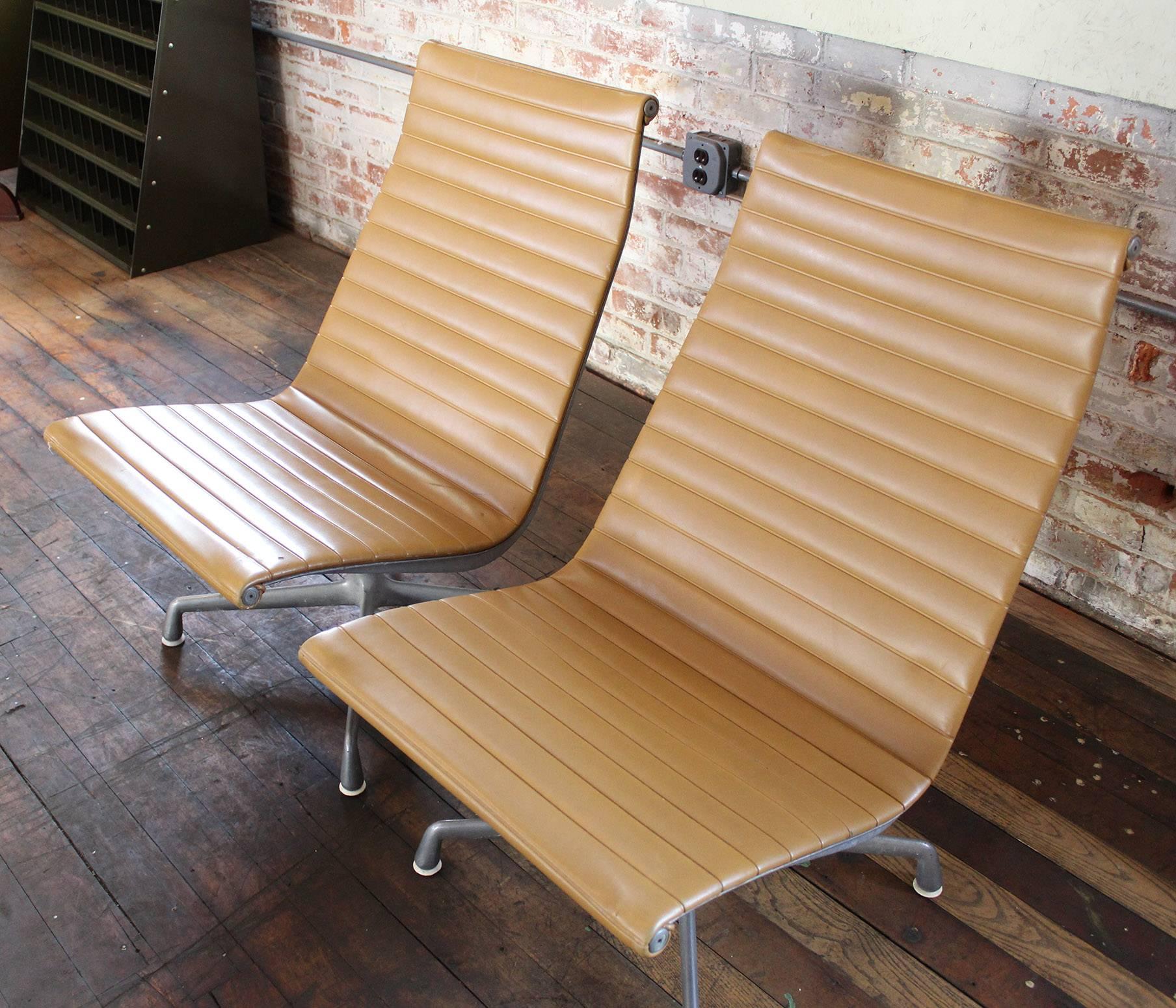 Authentic EA33 Eames Aluminum Group Lounge Chair for Herman Miller Modern Pair 4