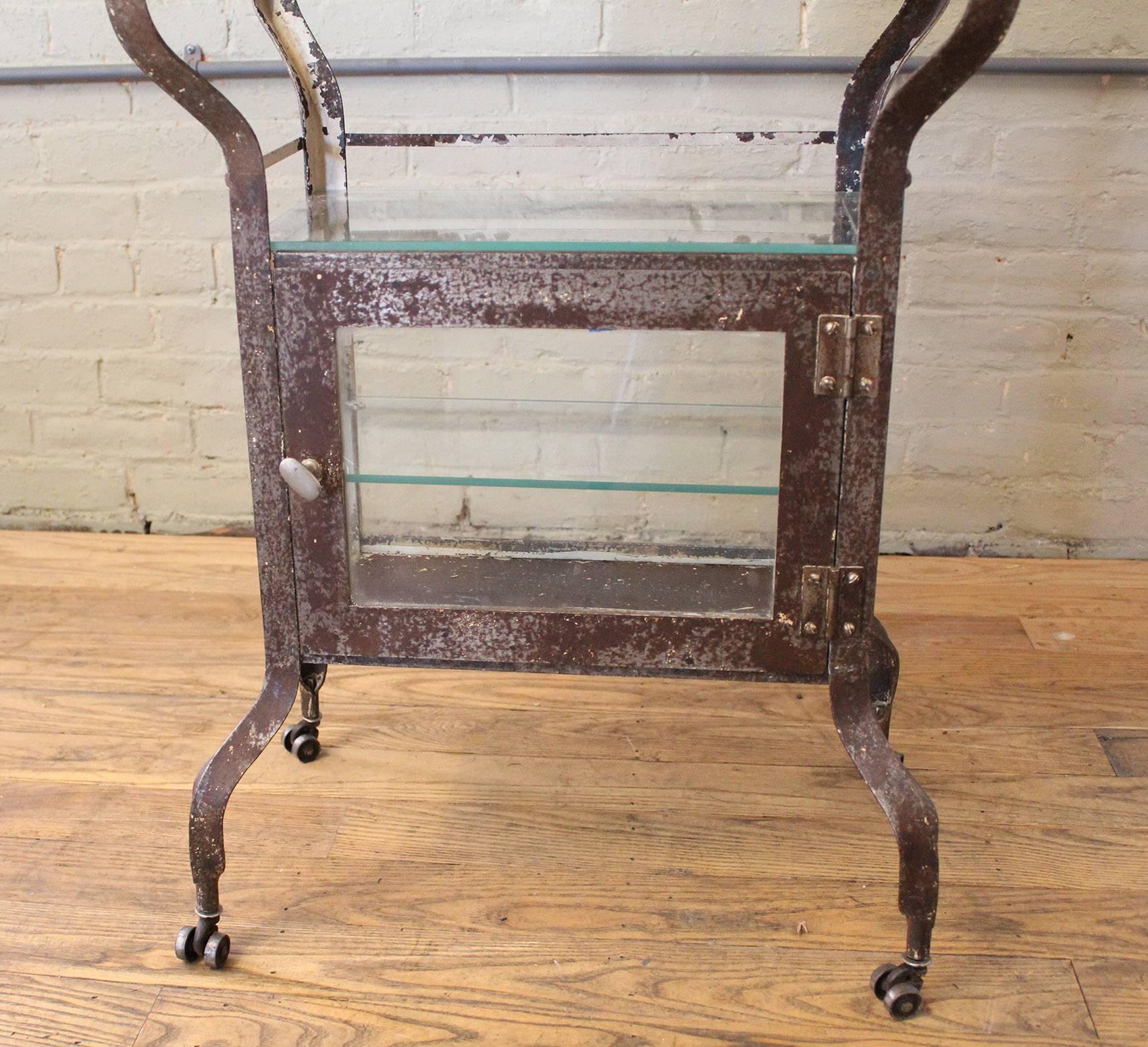 Vintage Industrial Rusted Painted Metal and Glass Medical Cabinet Stand or Cart In Distressed Condition In Oakville, CT