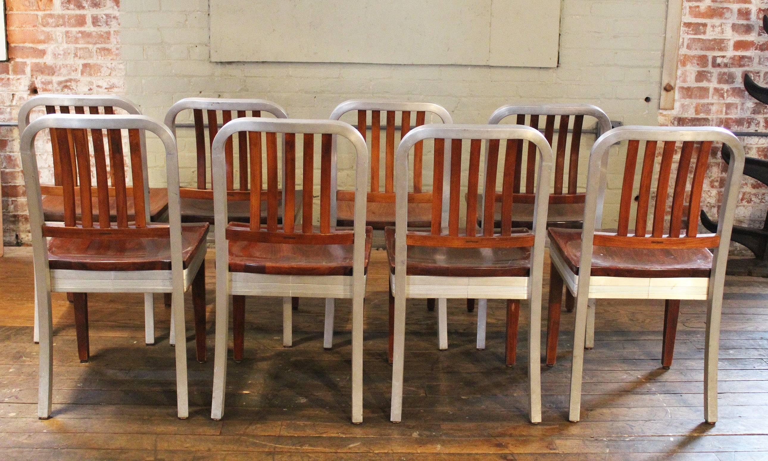 Set of Eight Vintage Wood and Metal, Aluminium Side Shaw Walker Dining Chairs In Good Condition In Oakville, CT
