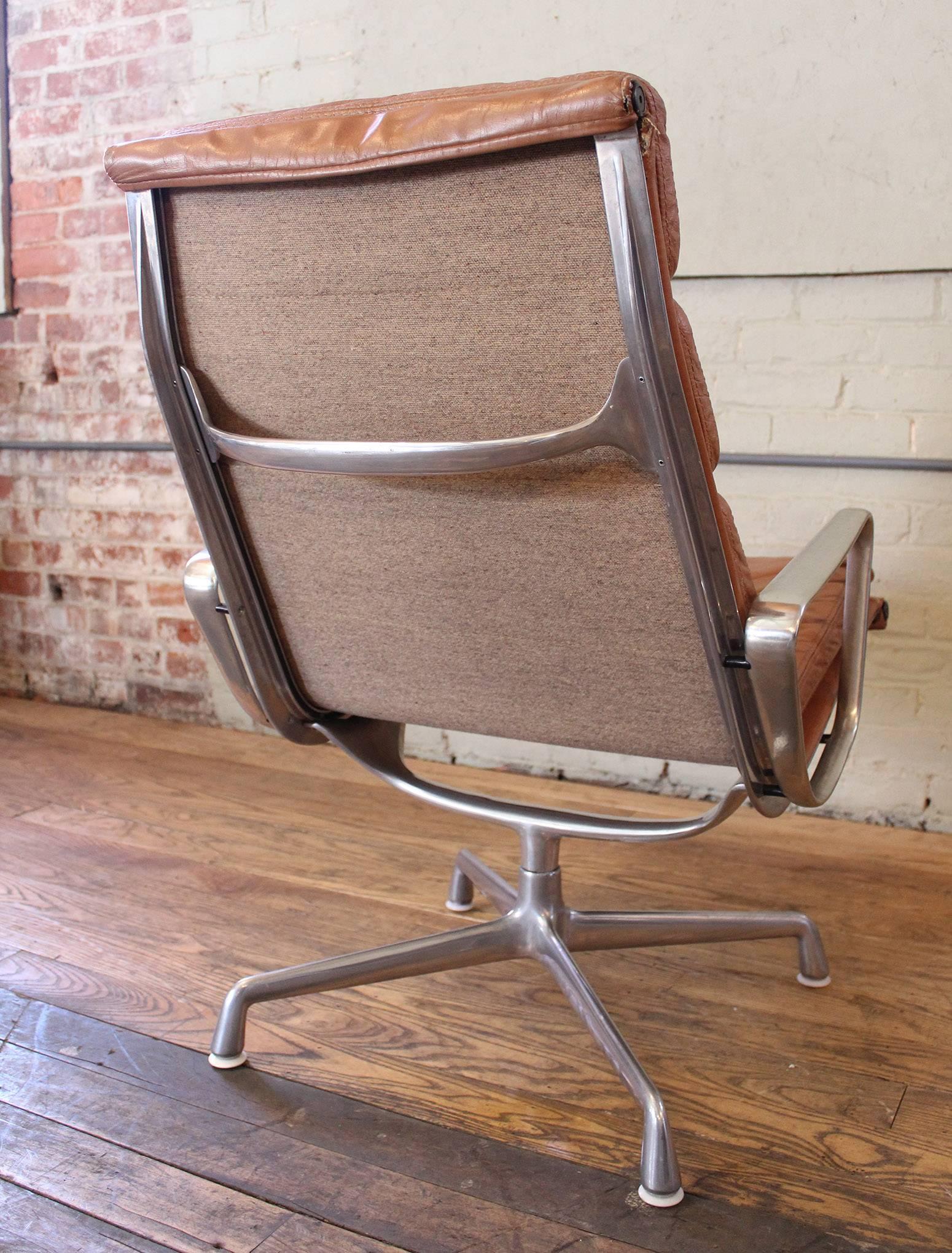 eames soft pad lounge chair