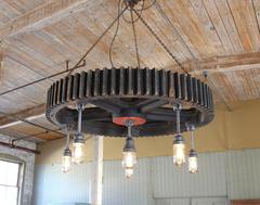 Lampadario su misura - ingranaggio industriale in legno e luci a prova di esplosione