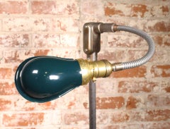 La lampada da terra del Gramercy Park Hotel con paralume in metallo