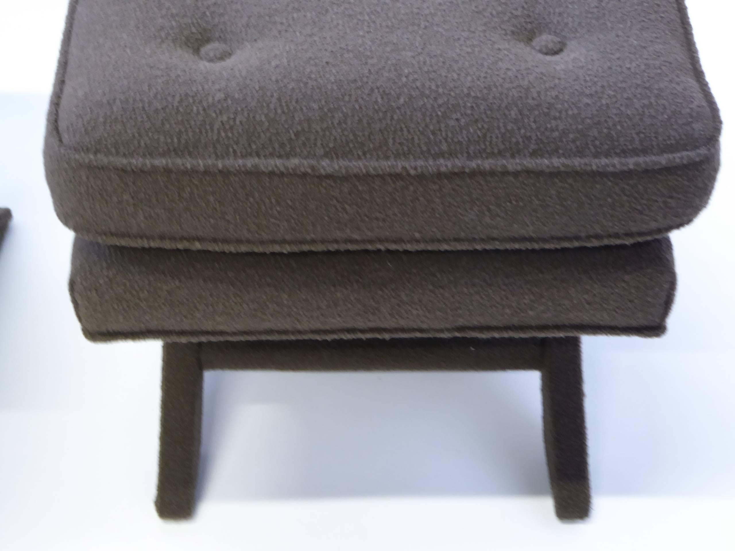 Billy Baldwin Style X-Benches in Dark Cocoa Boucle In Excellent Condition In Miami, FL