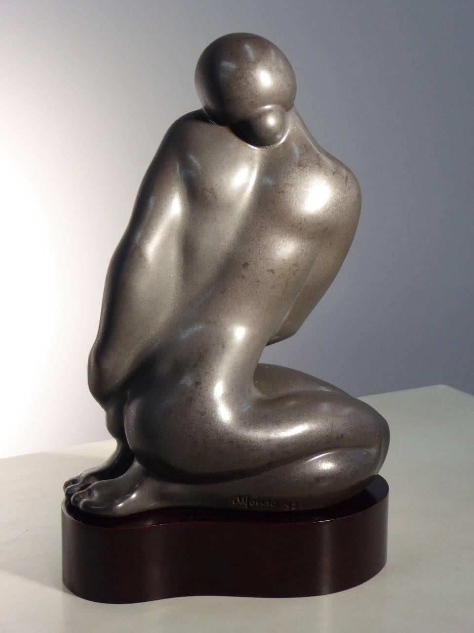 Lladró was established in Valencia, Spain in 1953 to create beautiful hard paste porcelain pieces. In 1970, Lladró started creating larger pieces using a new technique, GRES, in which natural clays are use in the ceramic paste. This procedure gave