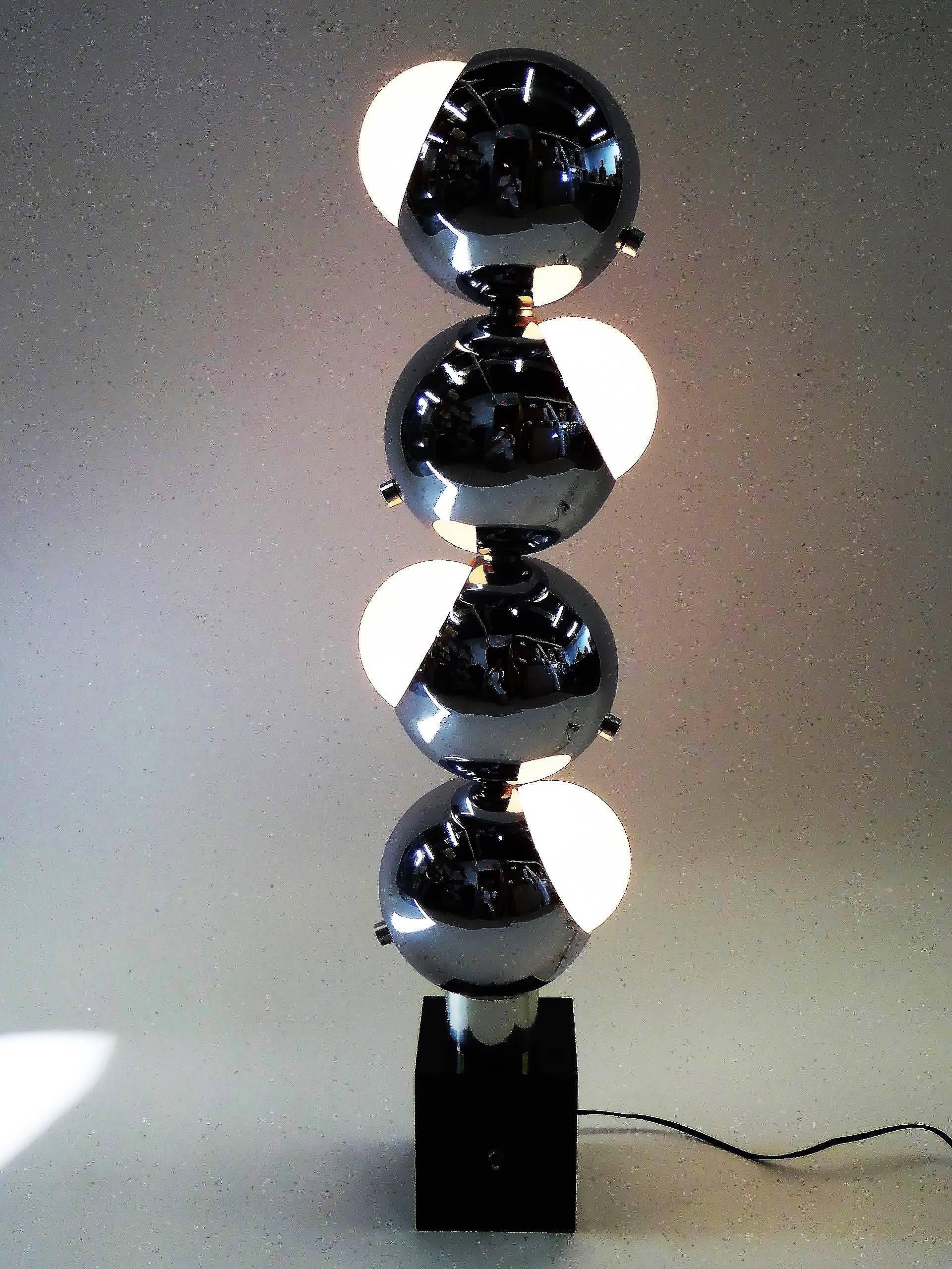 1970s Robert Sonneman futurist chrome ball molecule lamp. Four stacked chrome globes, each accepting a globe bulb, small or large with a medium base (bulbs not included). Switch on black metal base controls the light with all on or two on, two off