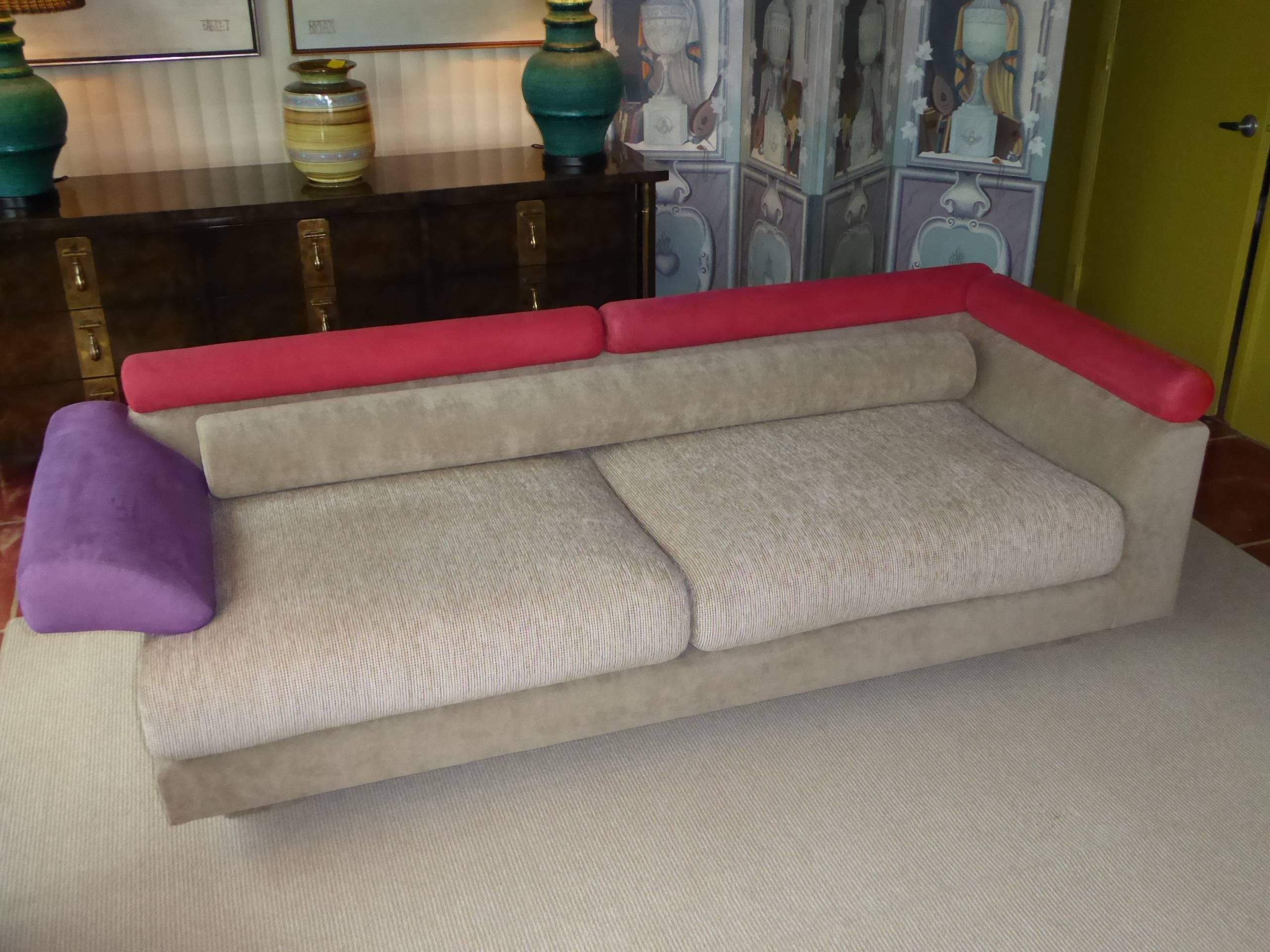Post-Modern 1980s Elegant Post Modern Memphis Inspired Sofa