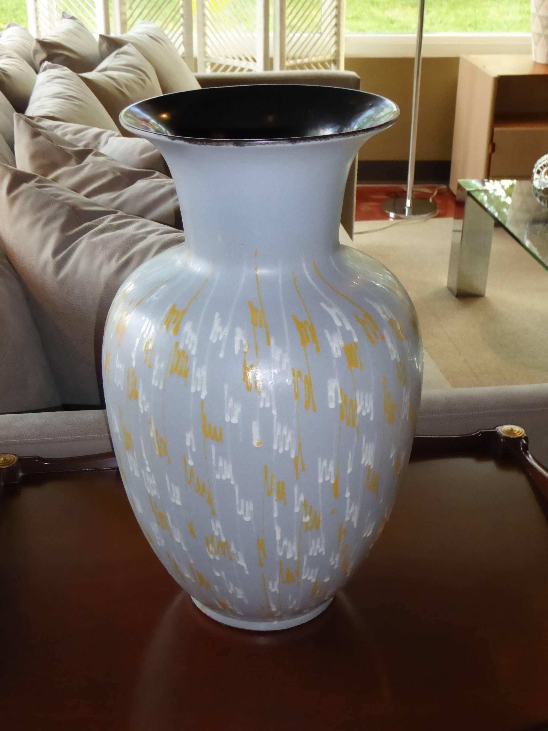 REDUCED FROM $550....Classic urn shaped and with 1950s period dribble glaze decoration, this massive 1956 Carstens pottery floor vase is a delight. Grey glazed exterior with white and yellow squiggles and an interior black gun metal glaze. Scale is