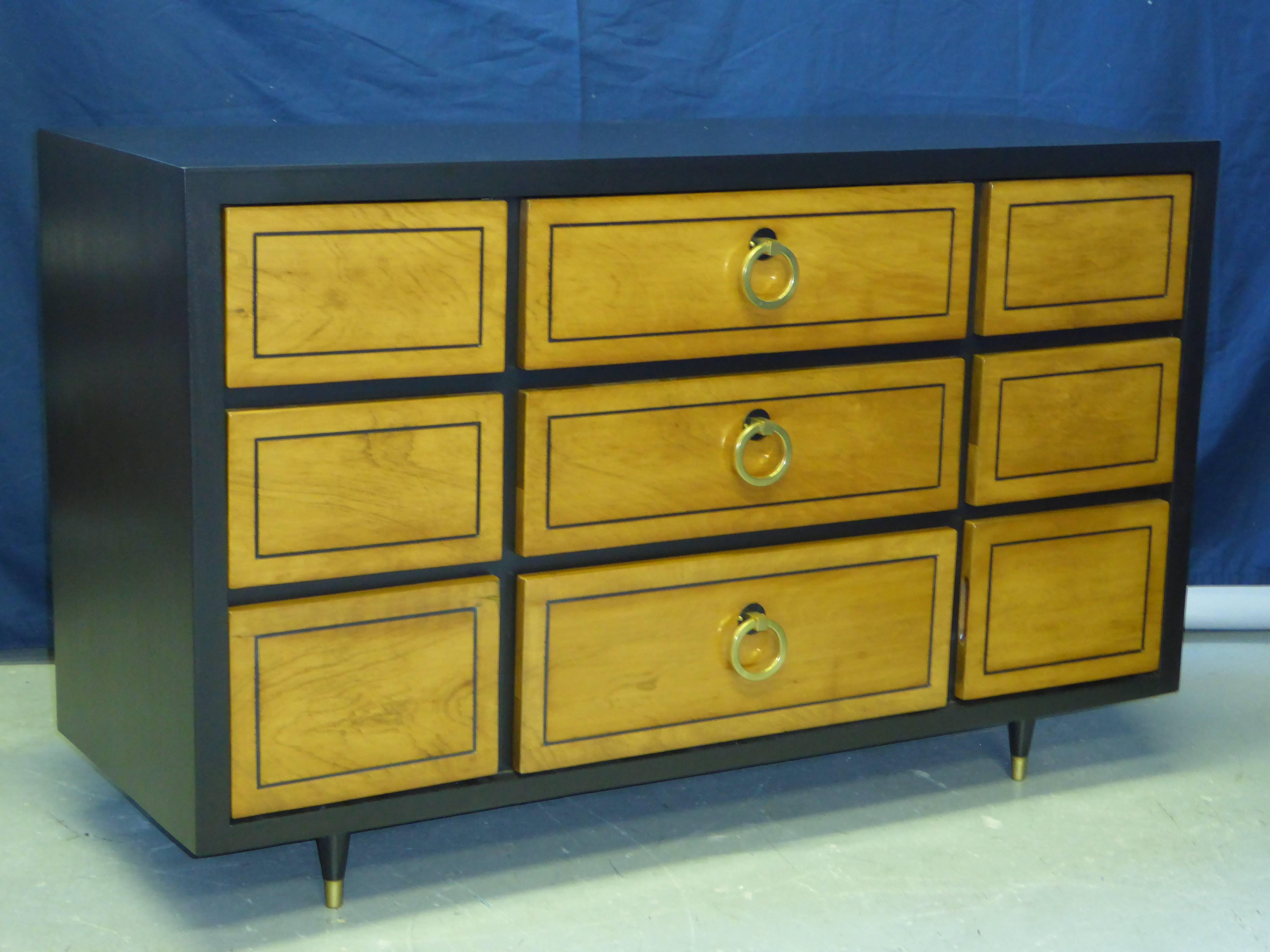 Smart T.H. Robsjohn-Gibbings style nine-drawer chest of drawers featuring brass ring pulls and tapered legs with brass sabots. Beautifully finished.


Measurements:
53 1/2