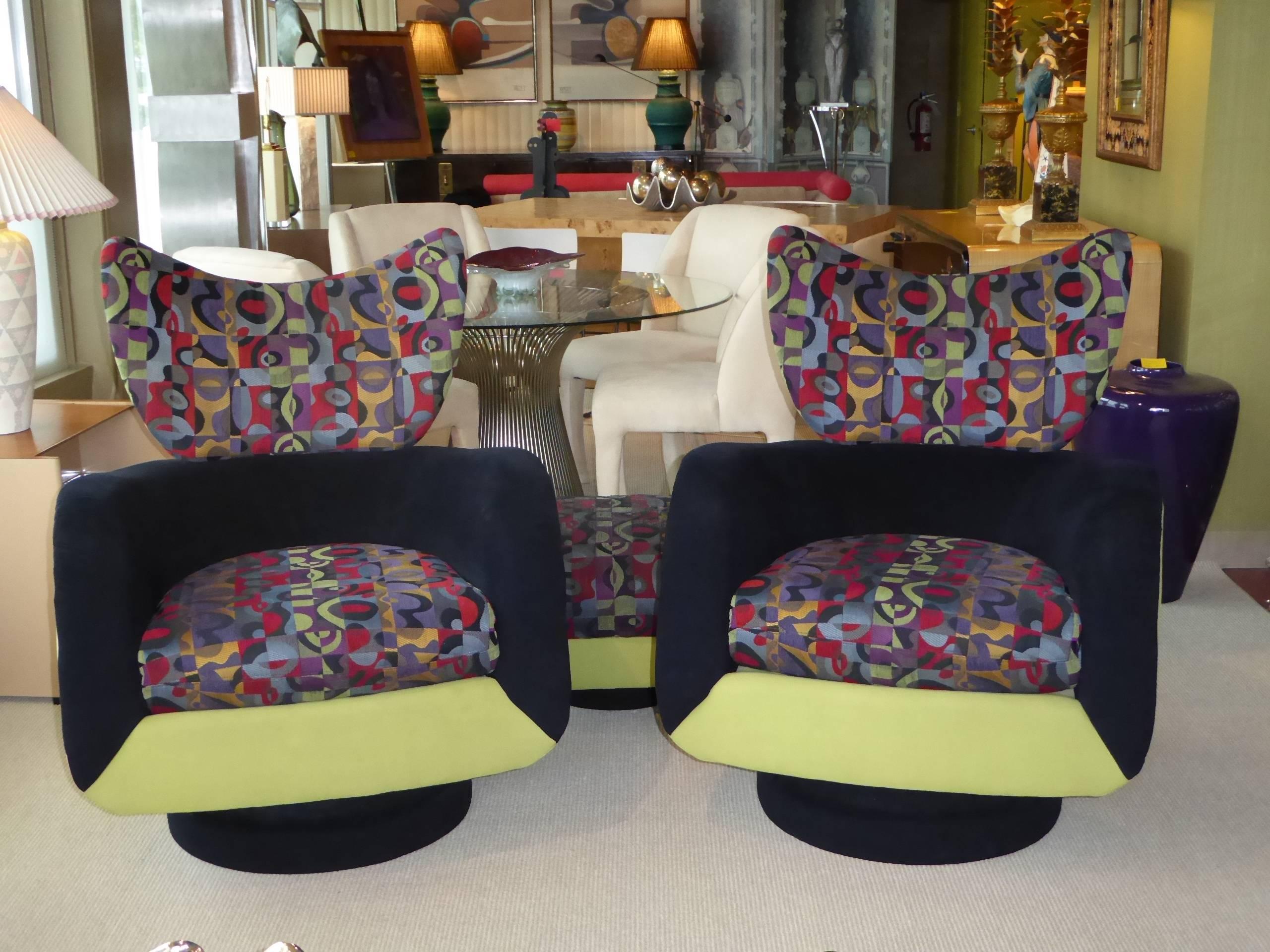 Pair of Vladimir Kagan Lounge Chairs for Directional with Ottoman In Good Condition In Miami, FL