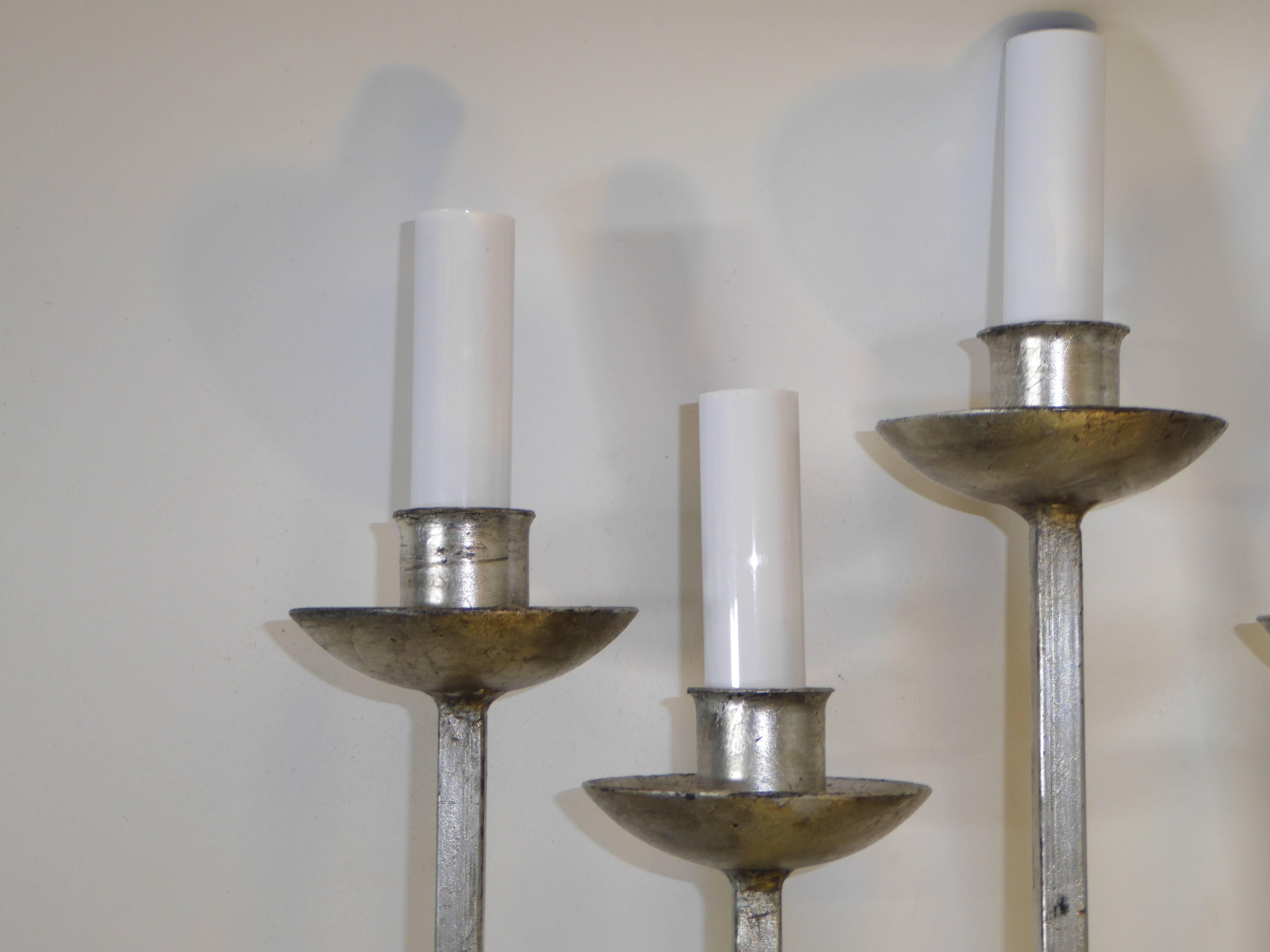 1960s Brutalist Modern Hammered Silvered Metal Pair of Sconces Appliques In Good Condition In Miami, FL