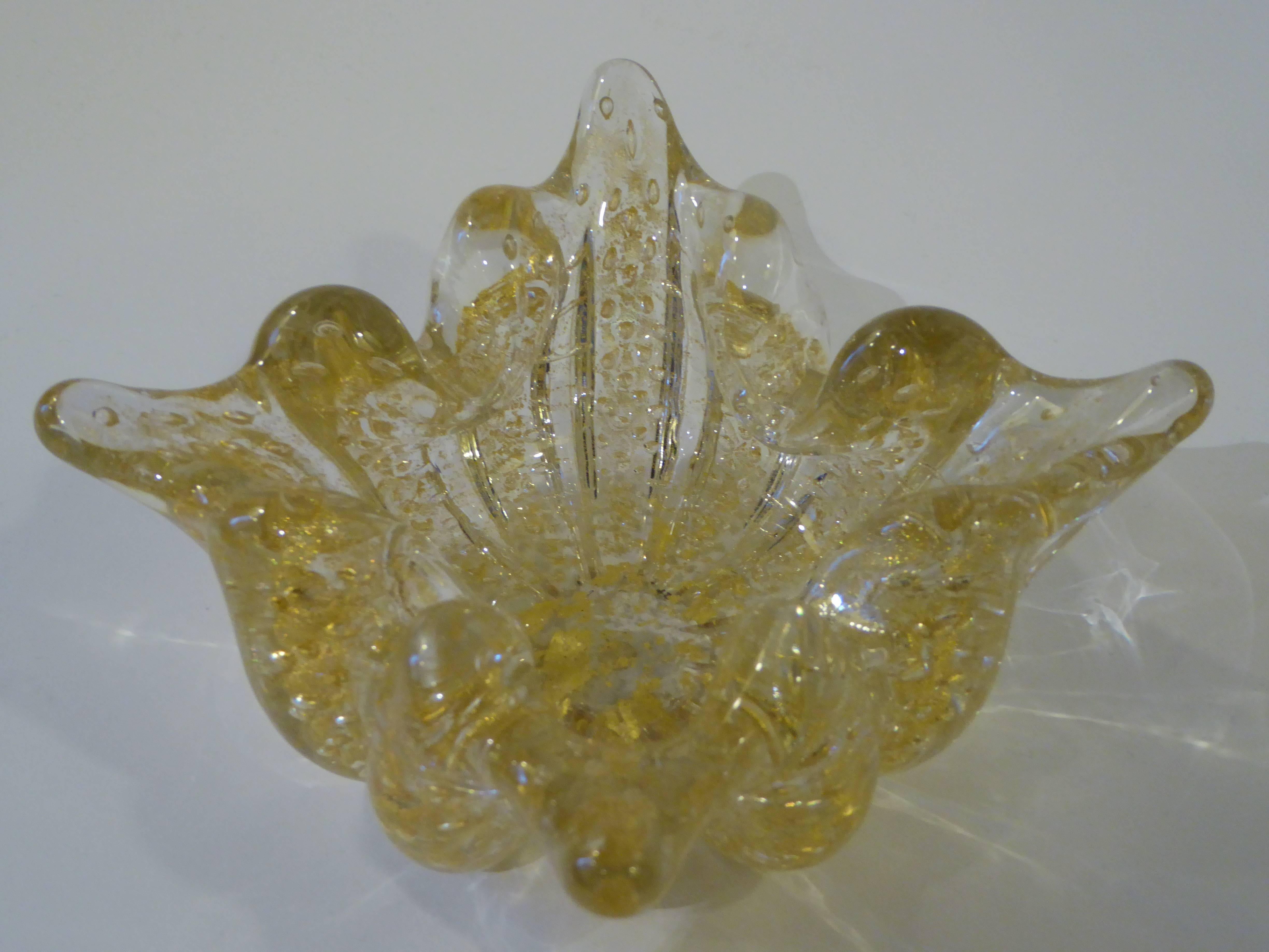 Milieu du XXe siècle Vase en verre soufflé infusé de feuilles d'or Barovier des années 1950 en vente