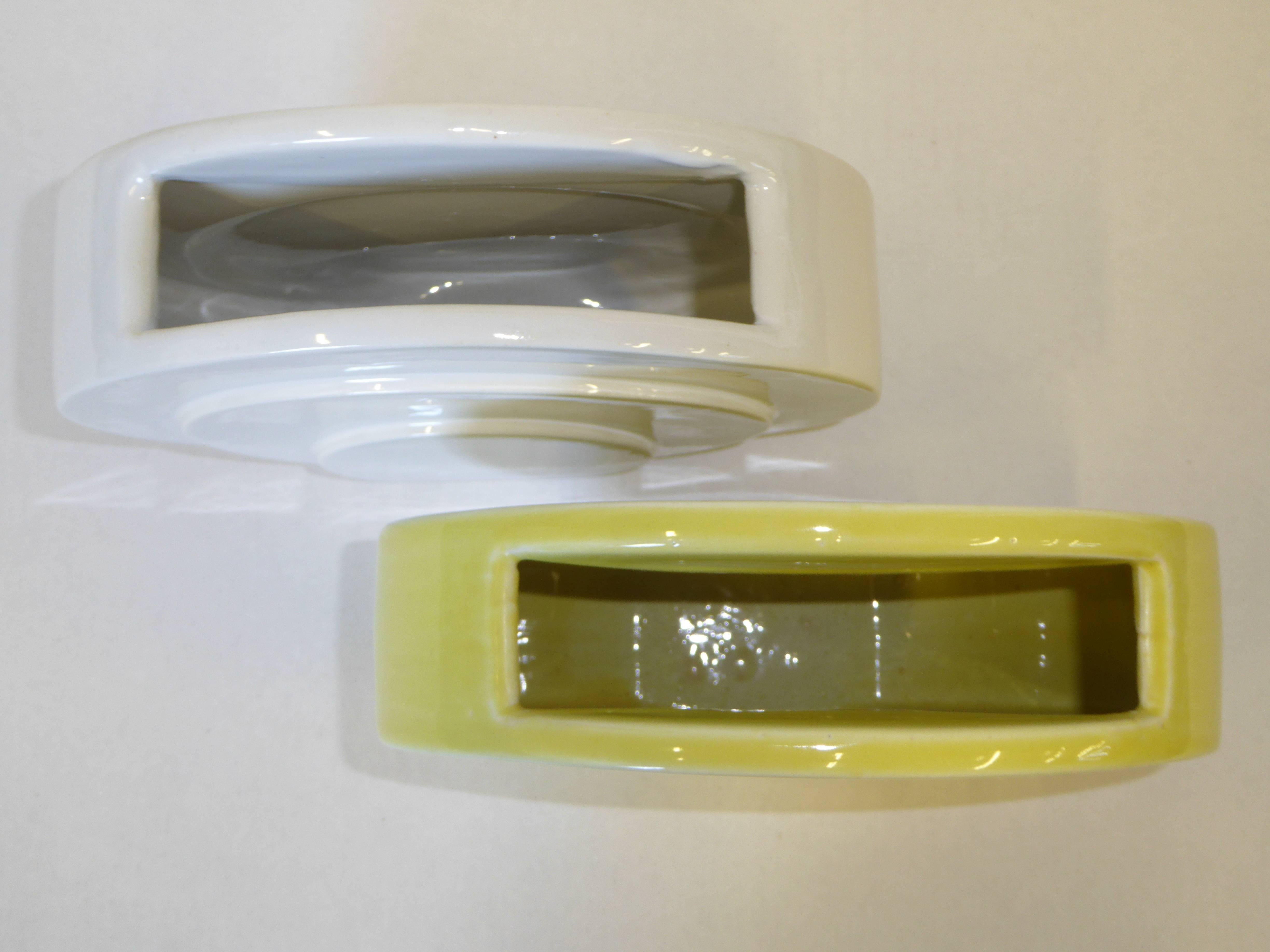 One 1930s Art Deco TAC Spring Yellow Circlet Disc Vase Trenton Potteries In Excellent Condition In Miami, FL