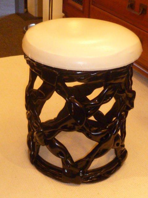 Chic Duquette Style Black Resin Ribbon Stool Seat In Good Condition In Miami, FL