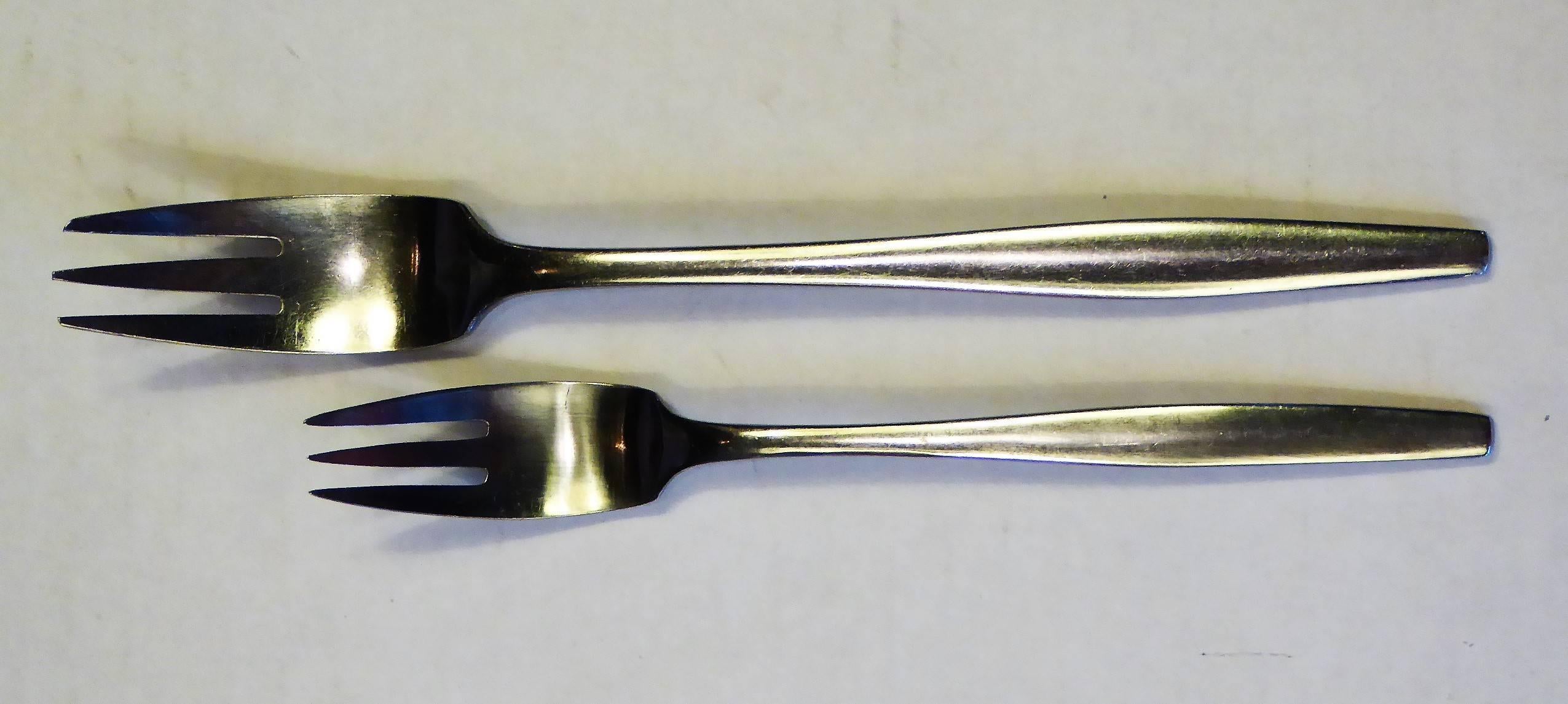 Early Jens Quistgaard Dansk Variation V Flatware for 12 Plus Extras 105 Pieces In Good Condition In Miami, FL