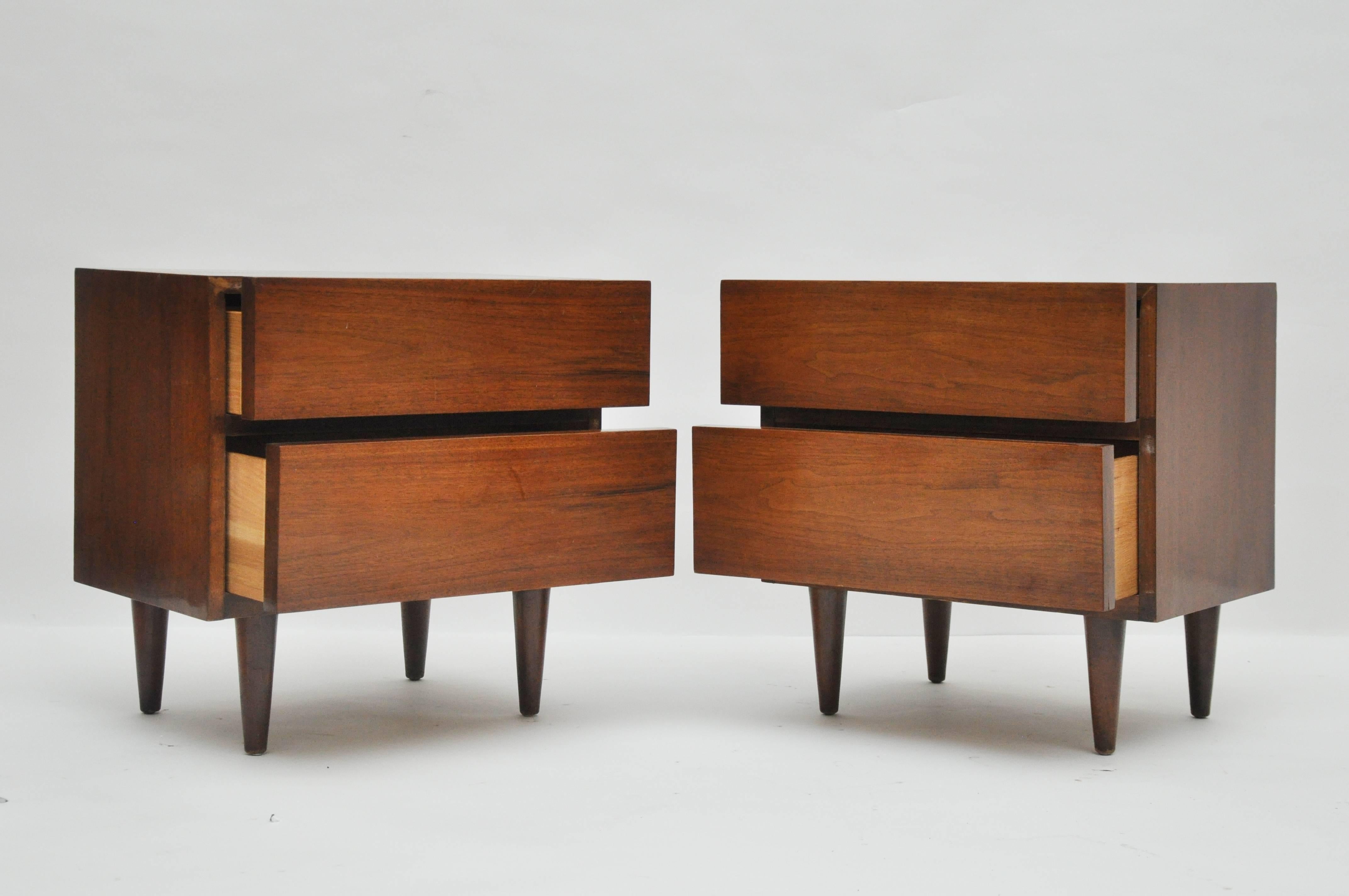 Mid-Century Modern American of Martinsville Nightstands 1