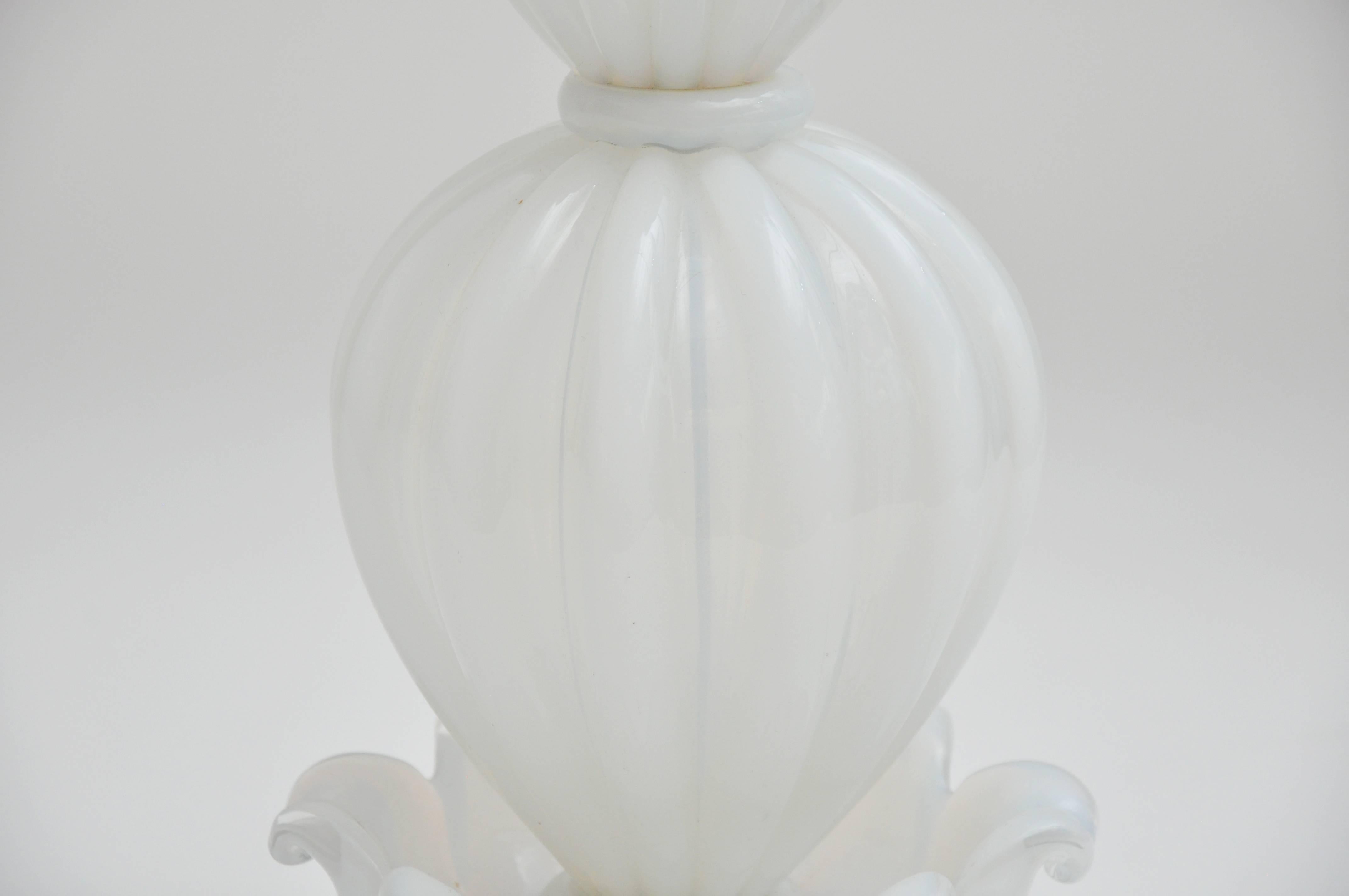 Murano White Glass Lamp (Mitte des 20. Jahrhunderts) im Angebot