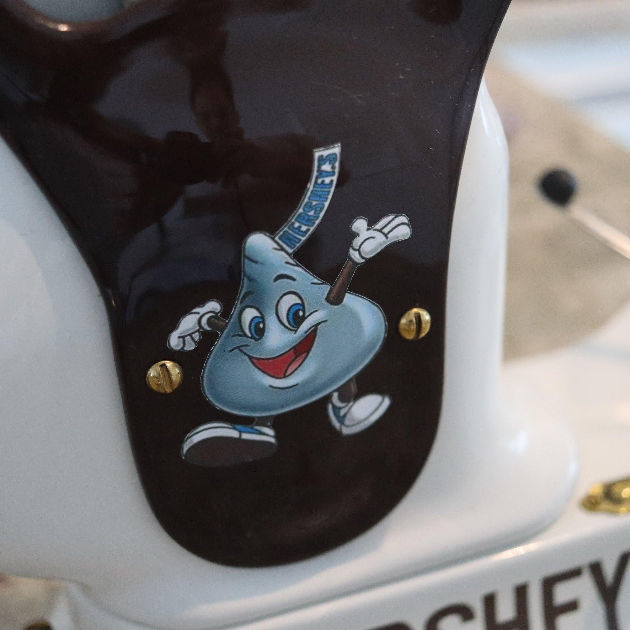 Émail HERSHEY'S 1920 Toledo Chocolate Candy Scale With Hard White Enamel (Balance à chocolat avec émail blanc) en vente