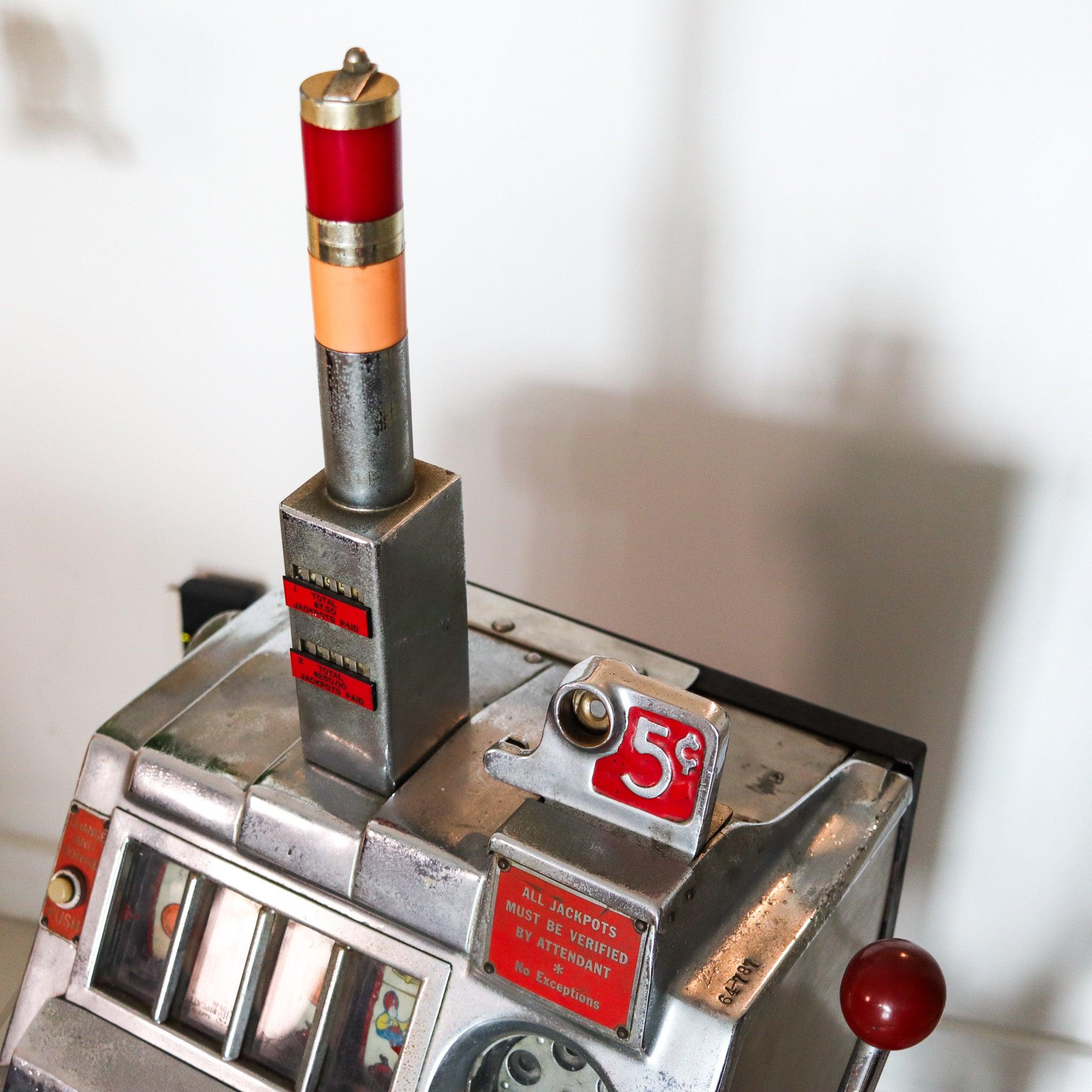 Una slot machine da cinque centesimi da casinò progettata da Pace.

Si tratta di un'incredibile slot machine da cinque centesimi prodotta da Pace Manufacturing. Co. di Chicago, Il. e utilizzato al casinò Harrah's di Las Vegas. Approssimativamente