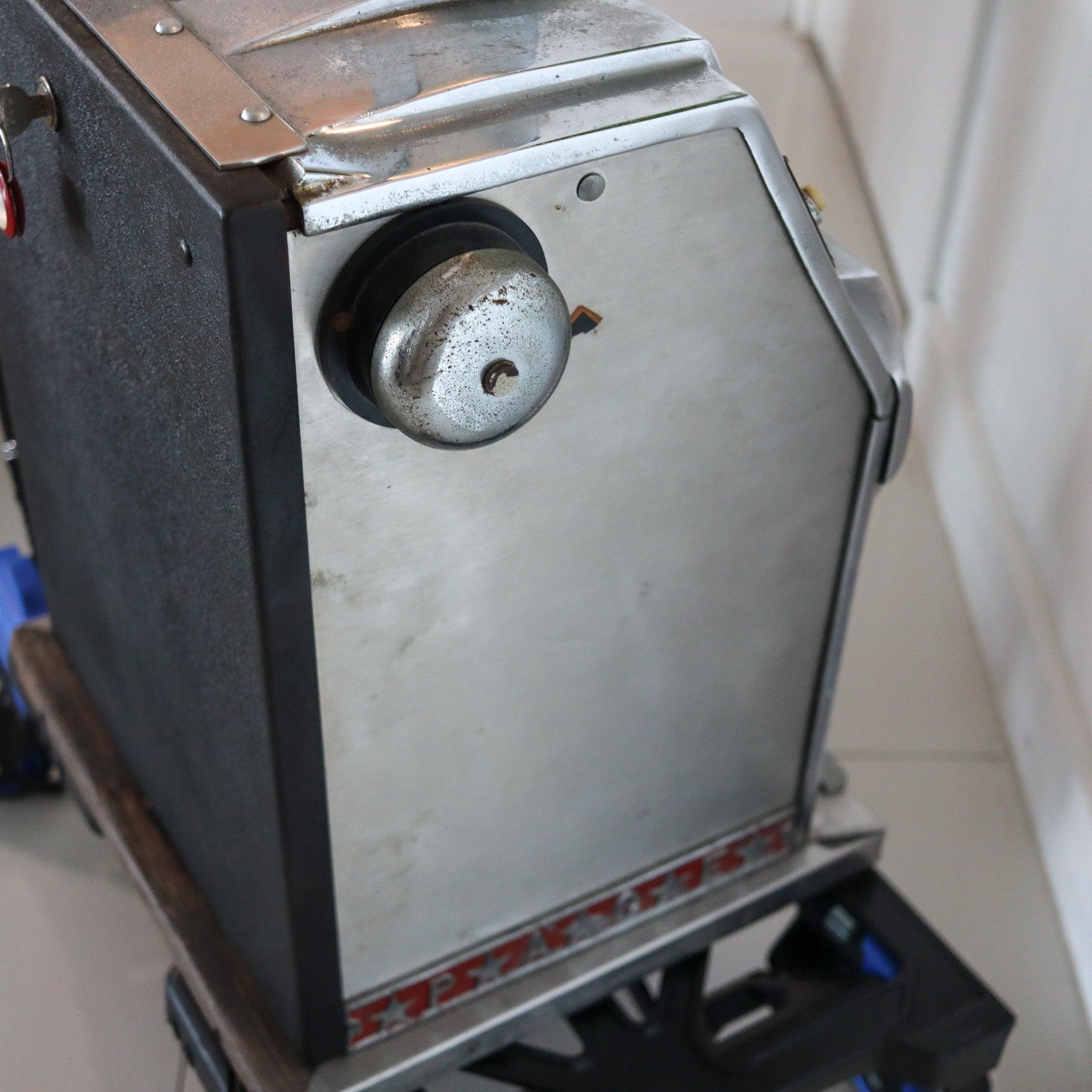 PACE 1940-1950 Casino Club 5 Cents Slot Machine in alluminio e acciaio cromato in vendita 4