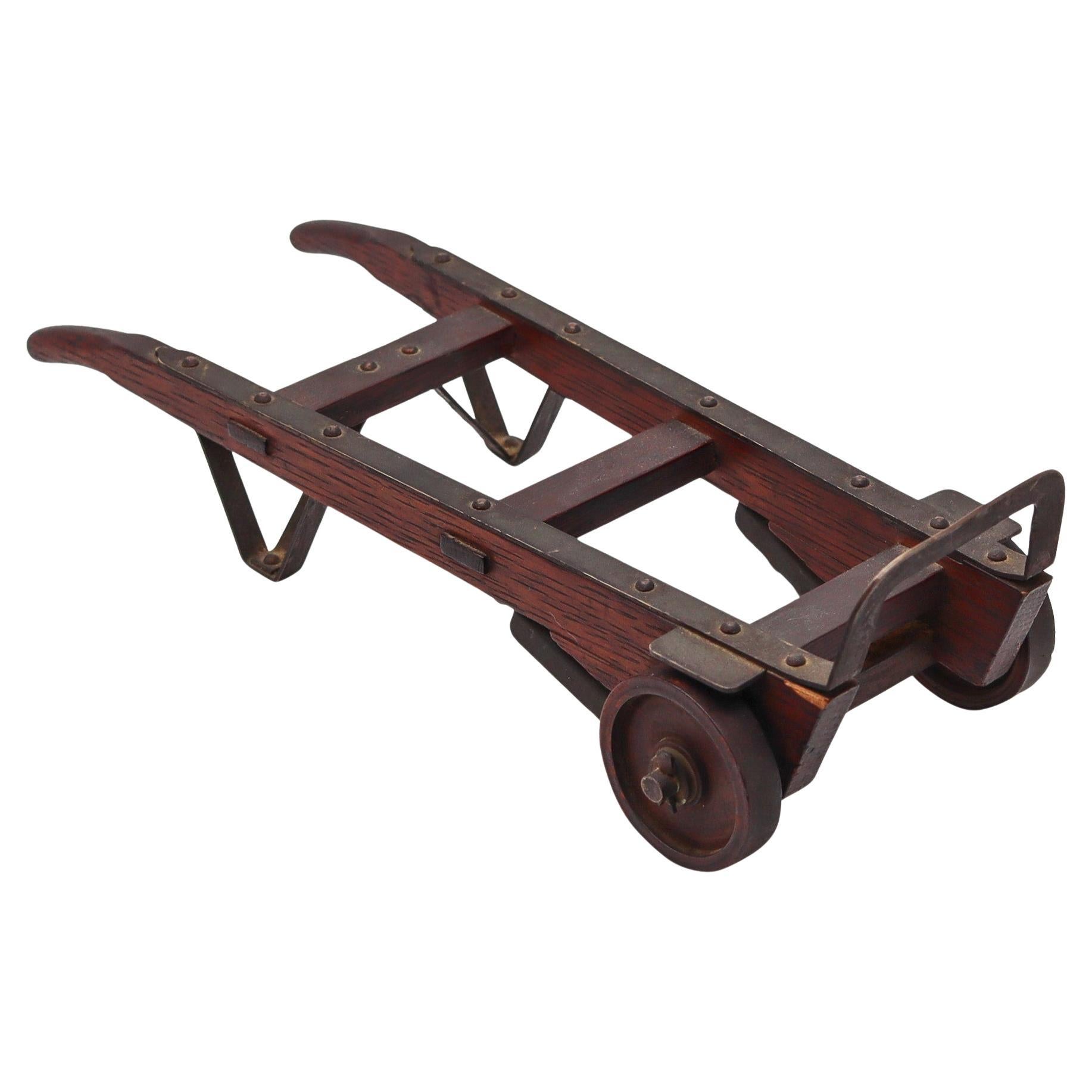 CAMPIONE DI VENDITORE 1890 Barili che si muovono a mano Carrello Dolly in legno di quercia, ferro e rame in vendita