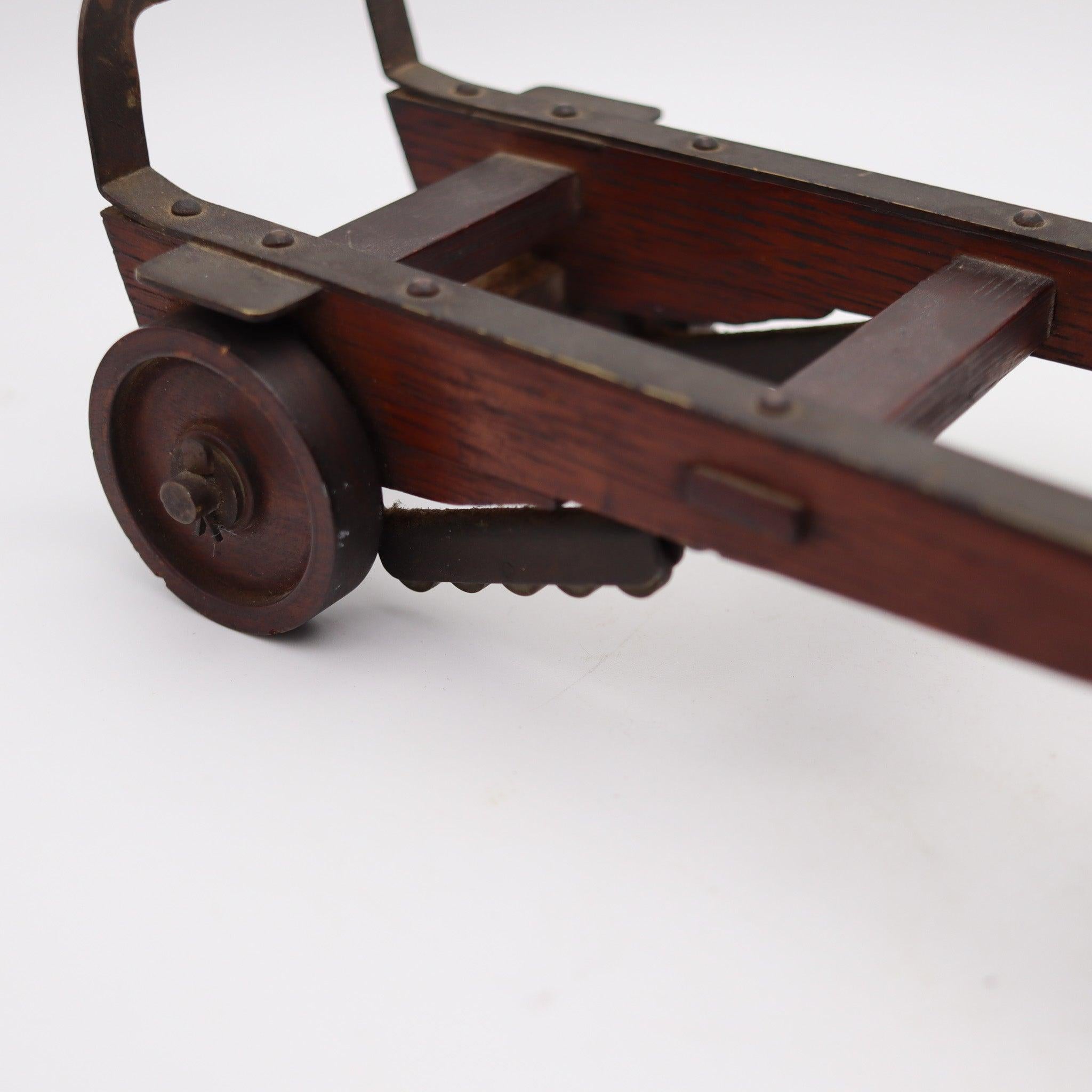 Americano CAMPIONE DI VENDITORE 1890 Barili che si muovono a mano Carrello Dolly in legno di quercia, ferro e rame in vendita