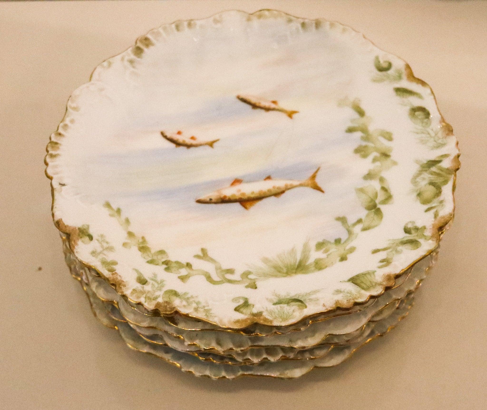 LIMOGES Frankreich 1900 Elite Set aus weißem Porzellangeschirr und Tablett für Fisch (Vergoldet) im Angebot