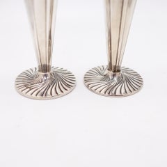 Par de jarrones art déco de 1930 con motivos geométricos para mesa, de plata de ley 925 maciza
