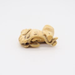 JAPAN 1875 Meiji Period Carved Netsuke Pendant Of Walking Monkey With Her Young