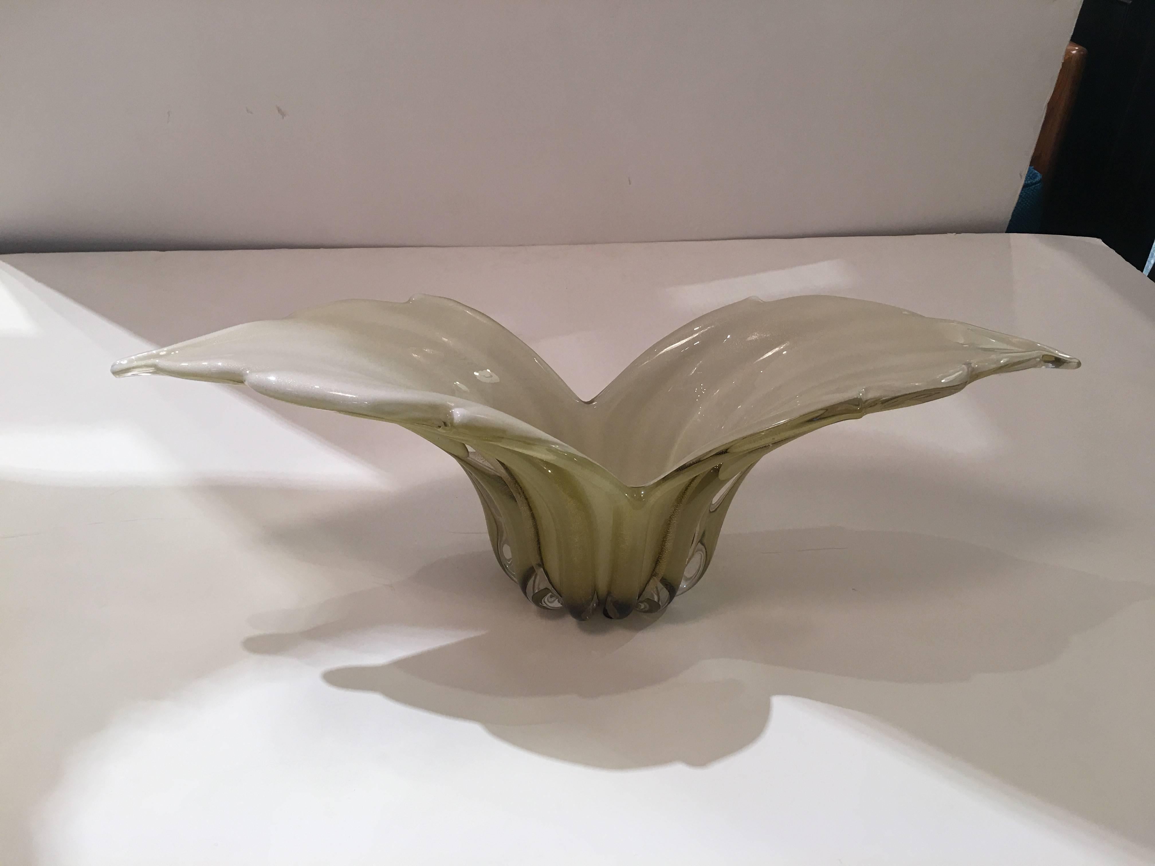 Grand Murano Sommerso Centerpiece Bowl by Alfredo Barbini, Italy In Good Condition In New York, NY