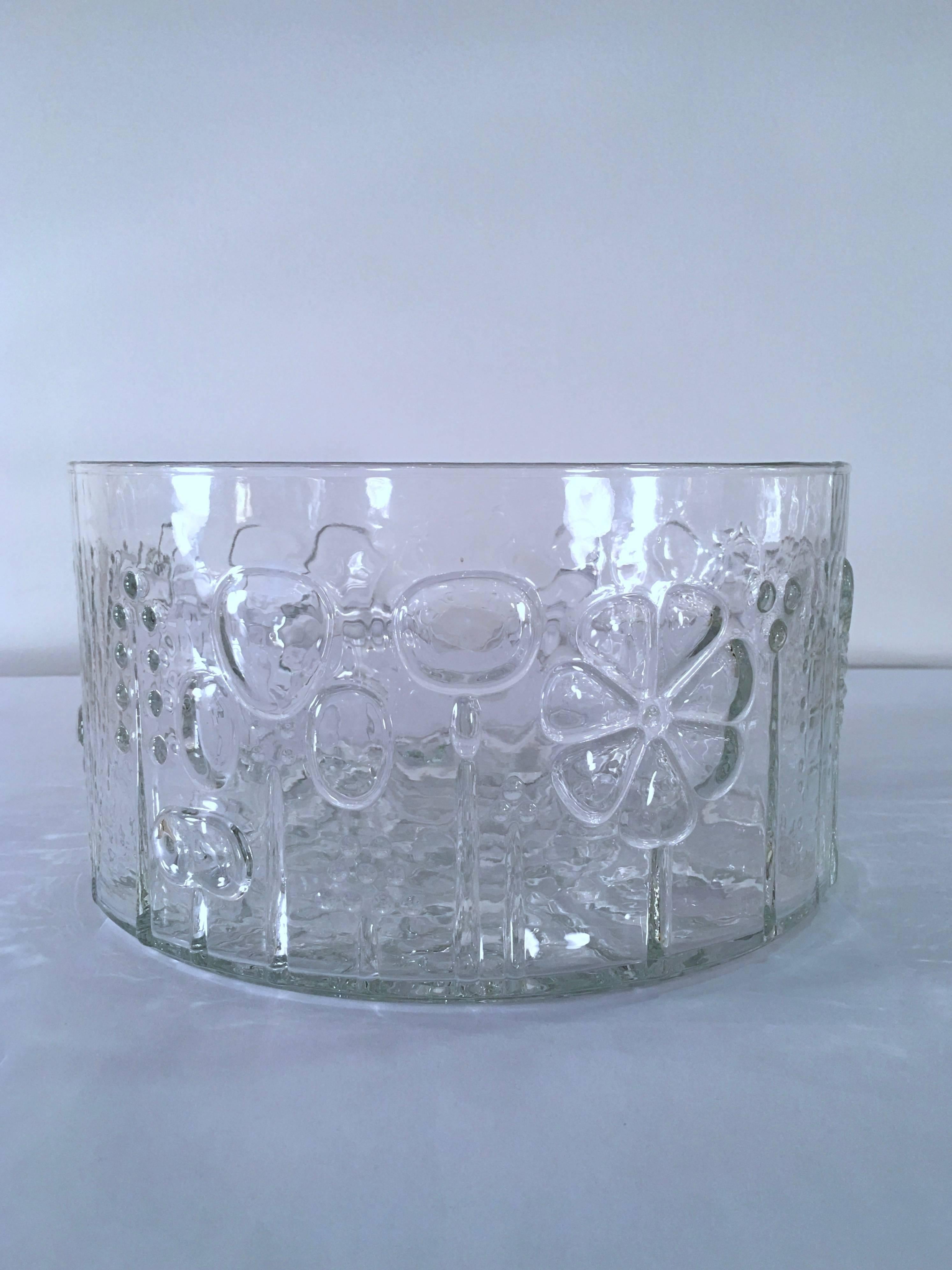 Large Art Glass Bowl by Oiva Toikka for Iittala, Finland In Good Condition For Sale In New York, NY