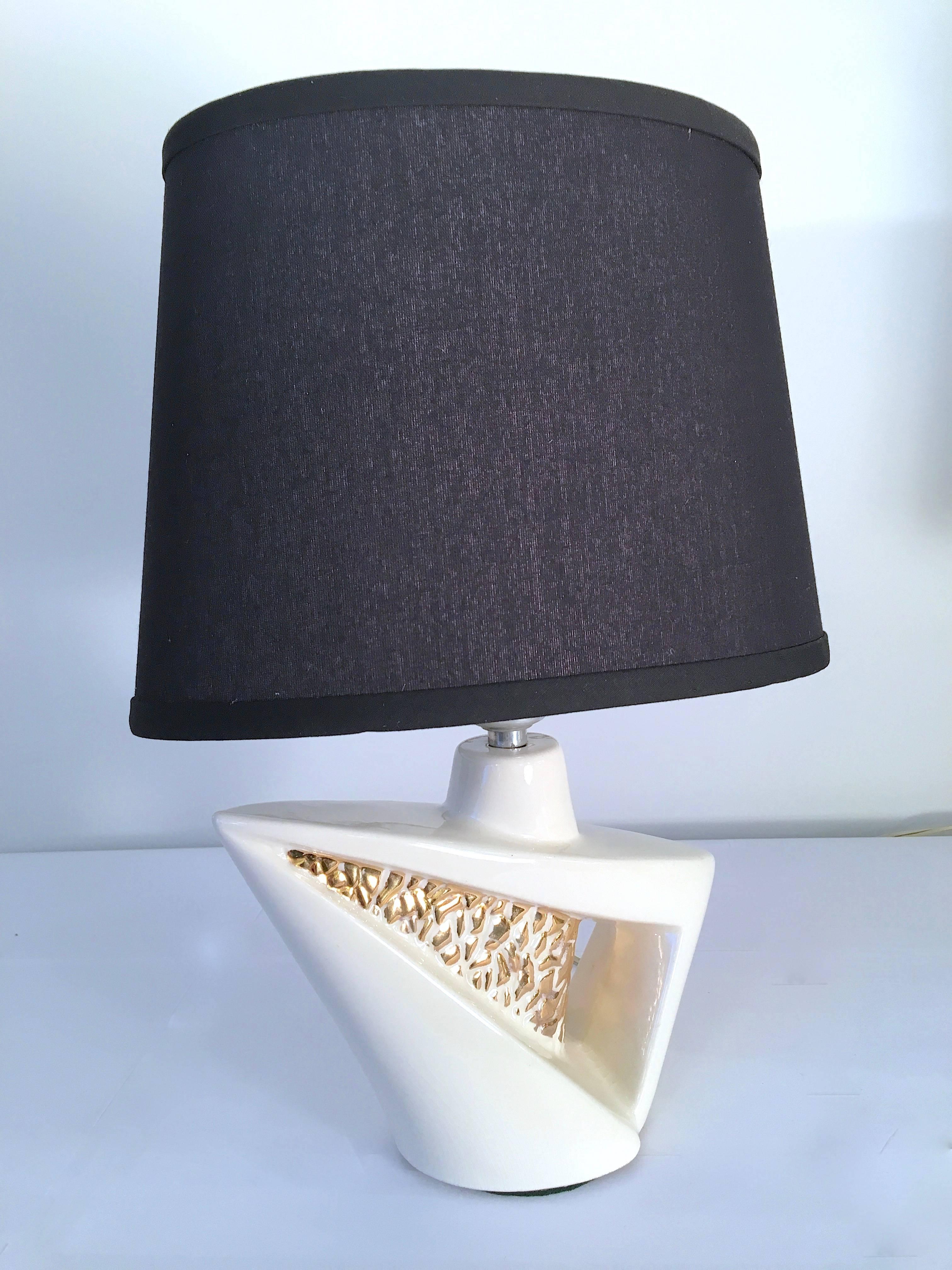 Pair of Sculptural Petite Accent or Boudoir Lamps In Good Condition For Sale In New York, NY