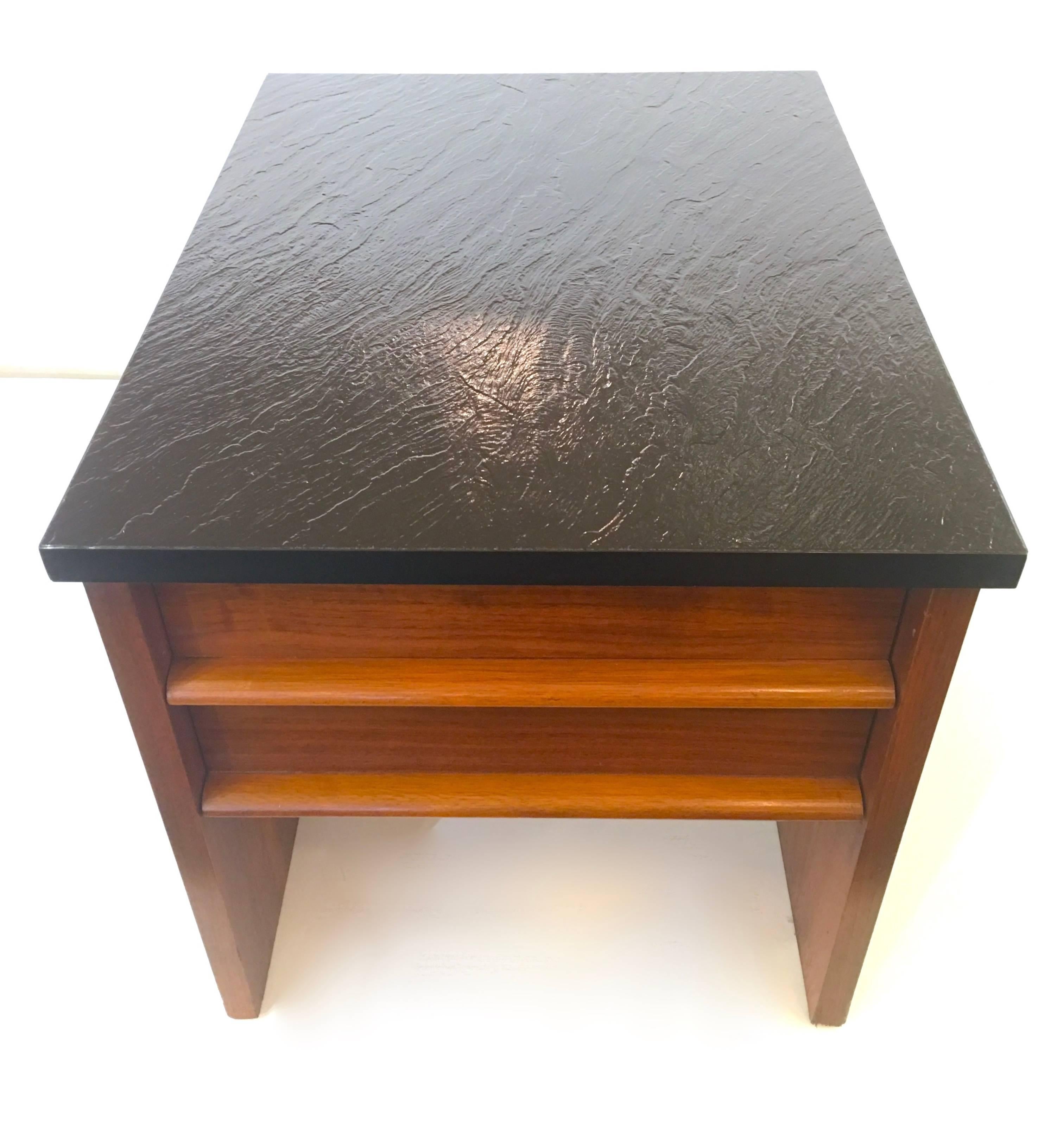 American Pair of Lane Nightstands or End Tables For Sale