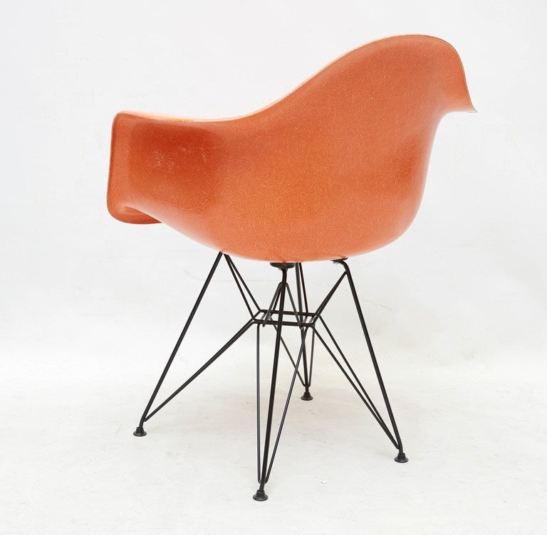 Pair of Early Charles Eames for Herman Miller Fiberglass Lounge Chairs In Good Condition In New York, NY