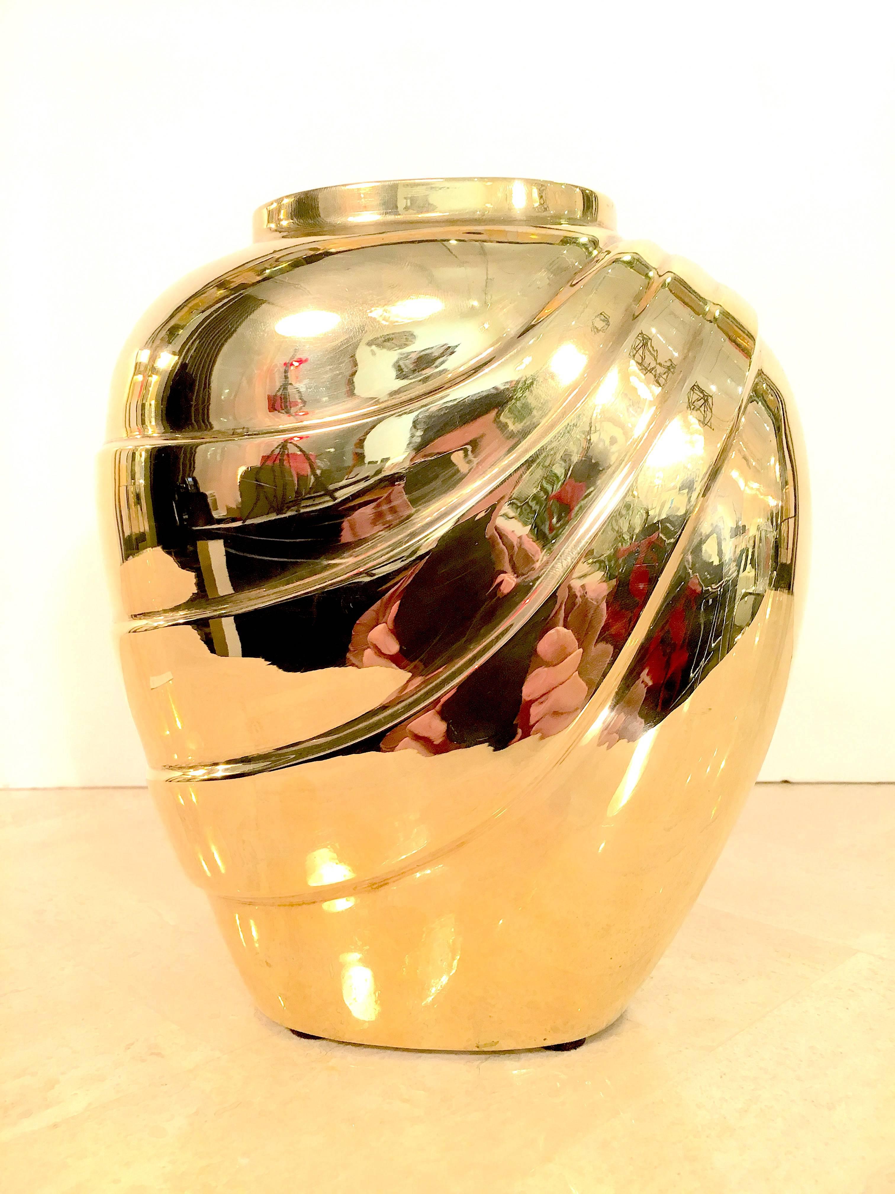 Brass Vase Imported by Rosenthal Netter (Koreanisch) im Angebot