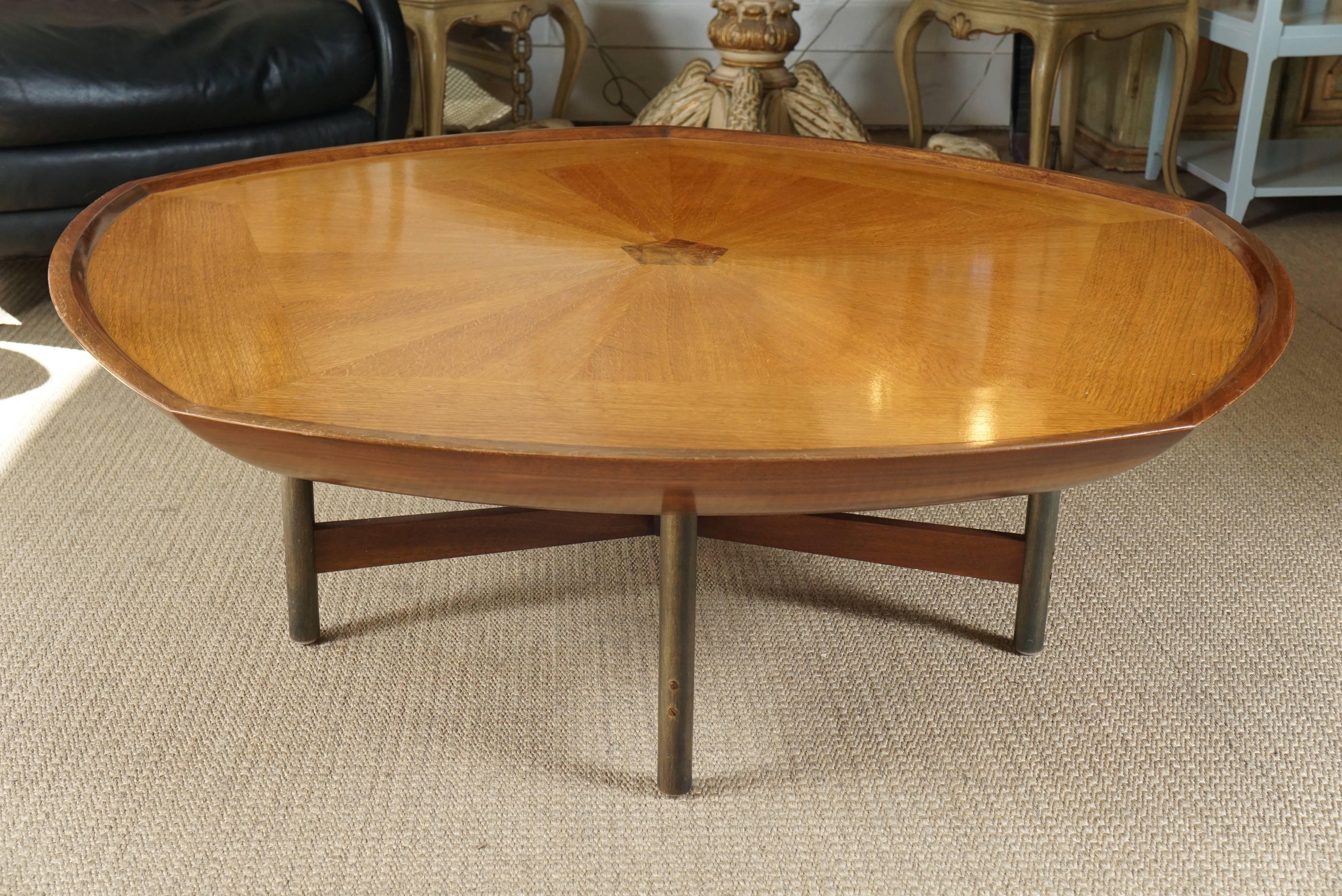Here is a beautiful walnut top coffee table with a centre medallion by Baker Signature. The table has been customized on the base with the addition of the steel legs that surround the stretcher frame which is also in walnut. Modern and elegant, the
