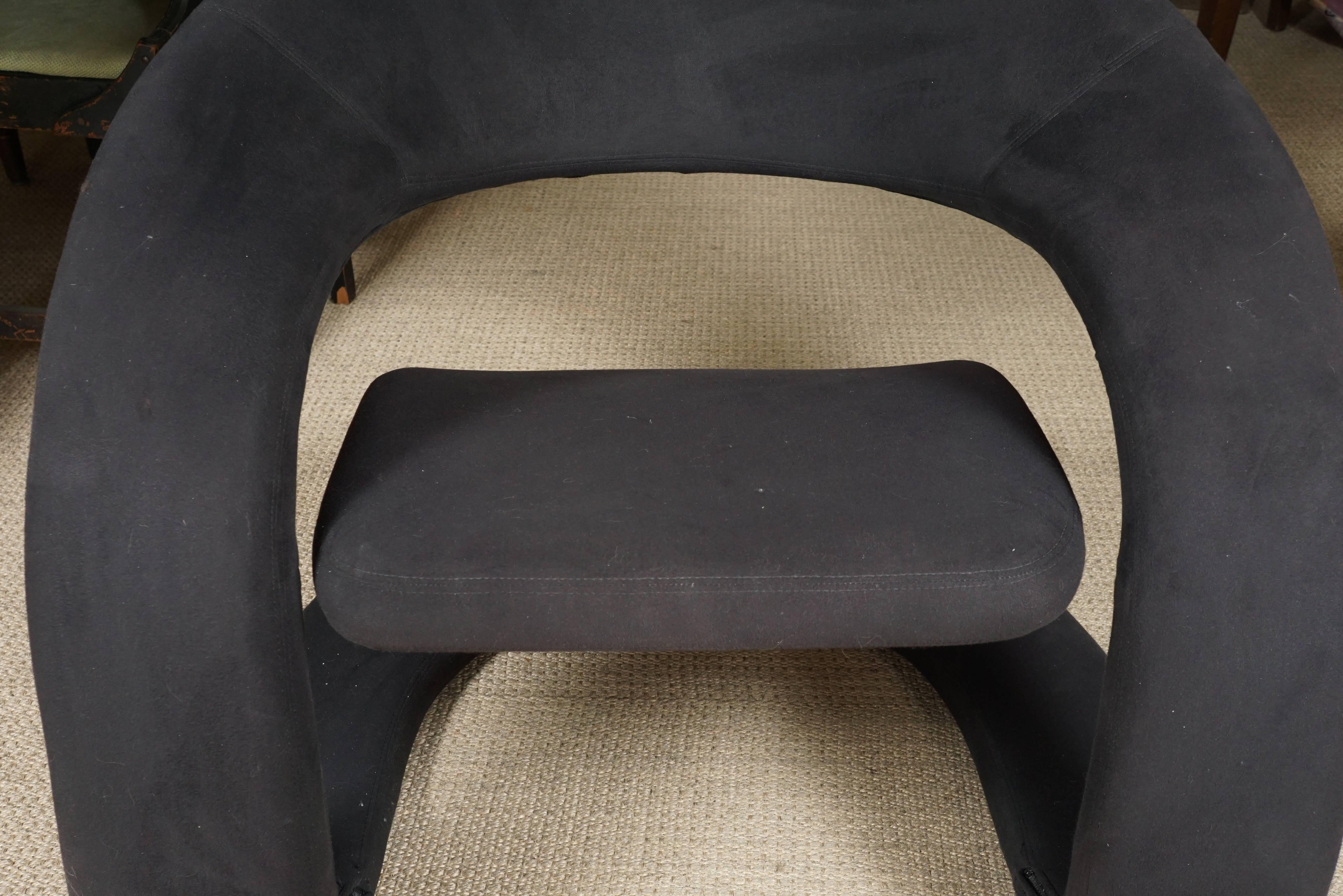 Late 20th Century Curved Chair in Black For Sale