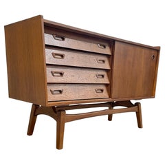 Wohnungs-Anrichte/ Sideboard aus schwebendem Teakholz im modernen Stil der Mitte des Jahrhunderts