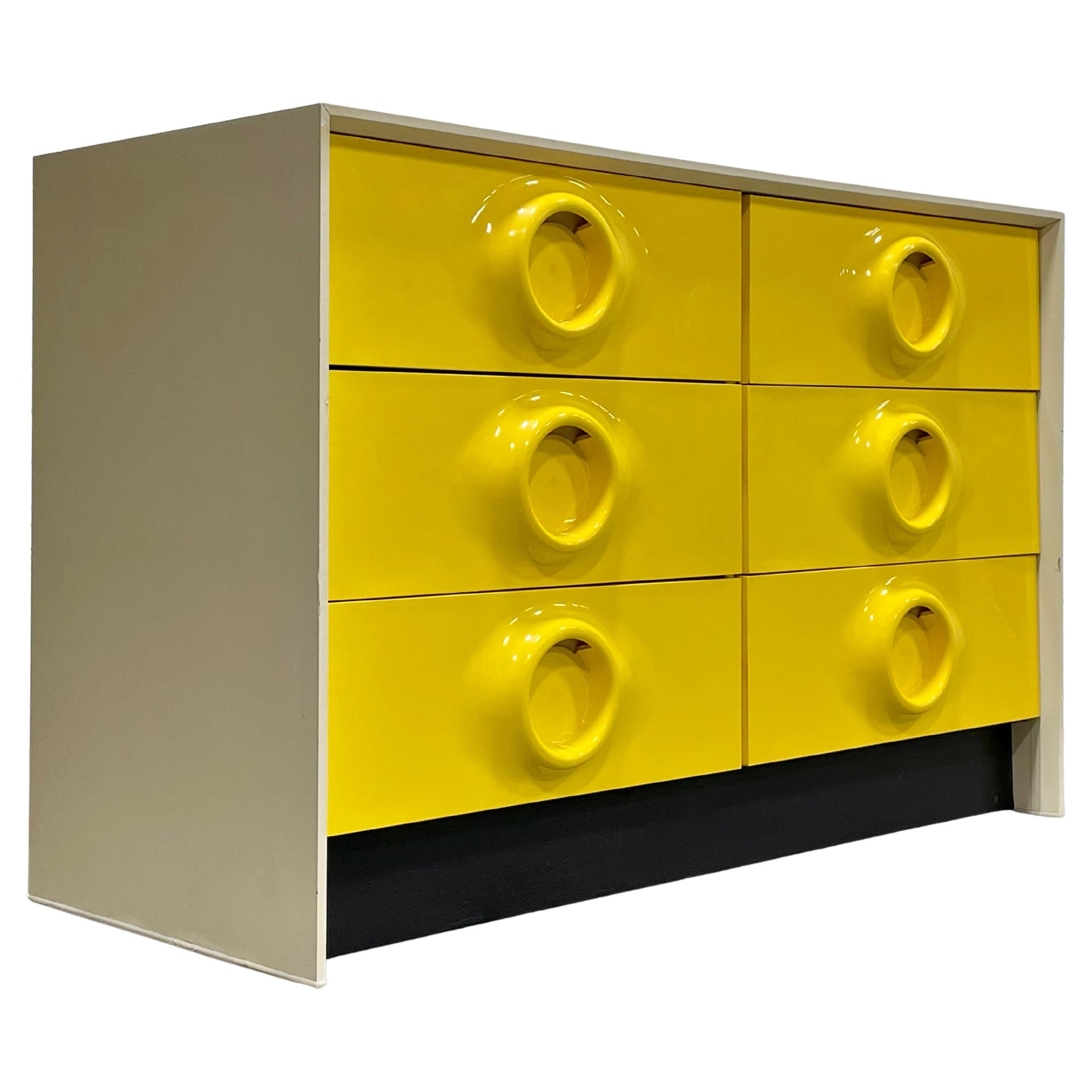 VESTIDOR DOBLE AMARILLO MODERNO DE MEDIO SIGLO al estilo de Raymond Loewy en venta