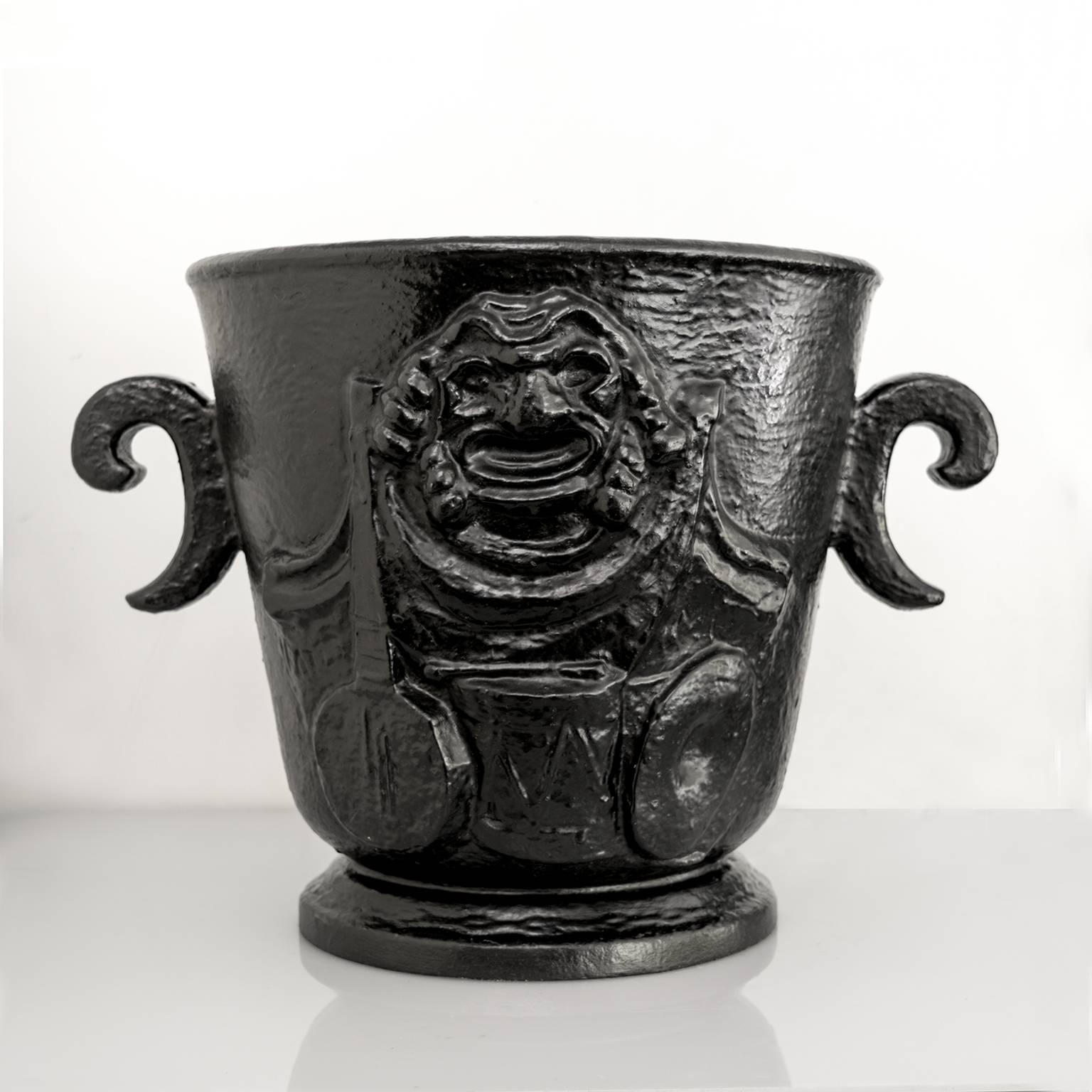 Scandinavian Modern  Näfveqvarns Bruk Cast Iron Leisure Urn In Excellent Condition For Sale In New York, NY