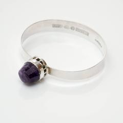 Scandinavo moderno, Pege, Bracciale Alton in argento sterling con pietra viola